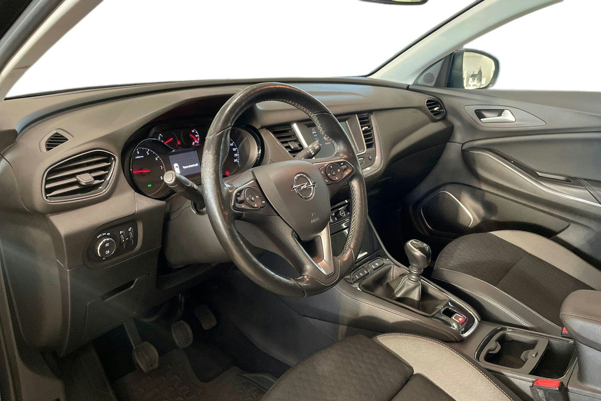 musta Opel Grandland X 2019 kuva 7.