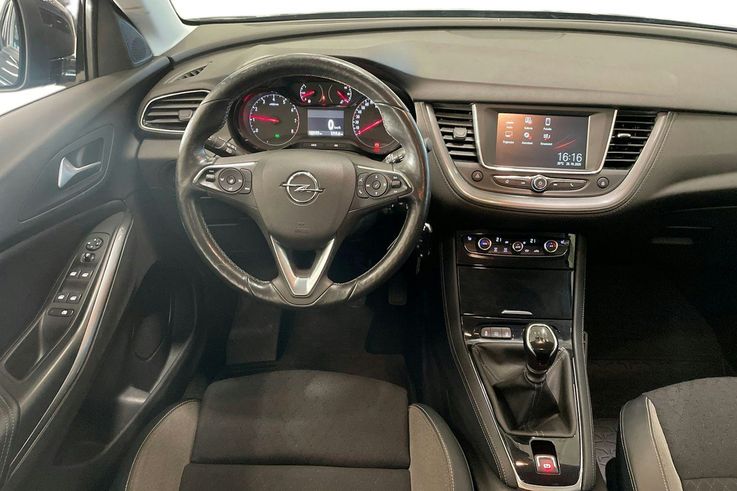 musta Opel Grandland X 2019 kuva 9.