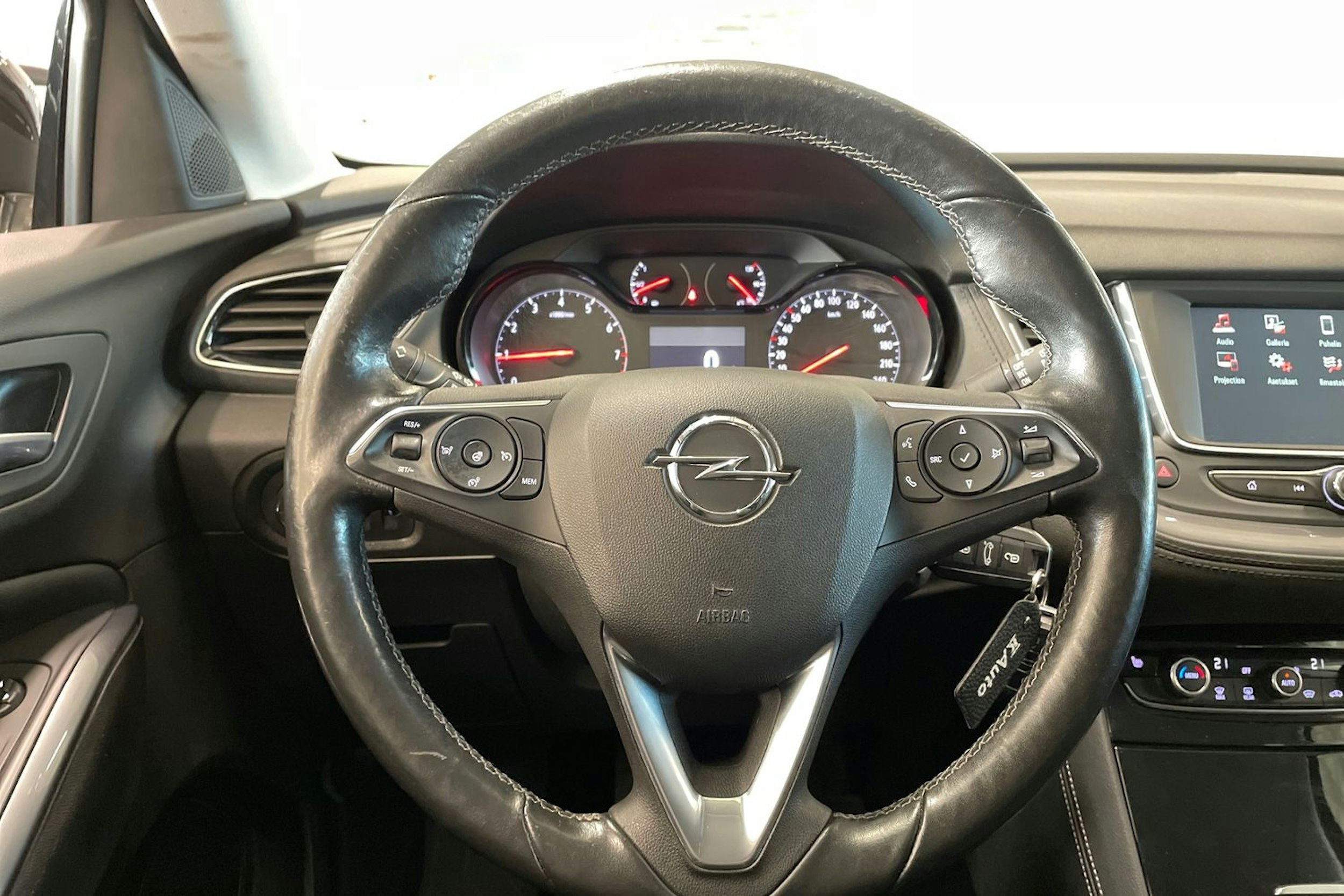 musta Opel Grandland X 2019 kuva 15.