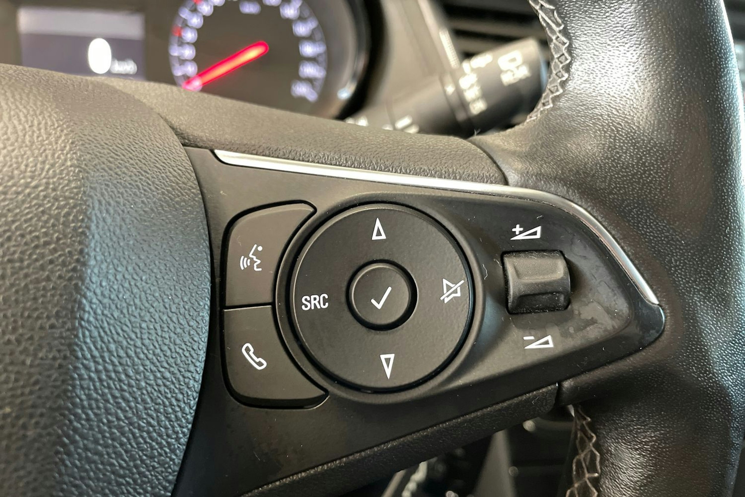 musta Opel Grandland X 2019 kuva 16.