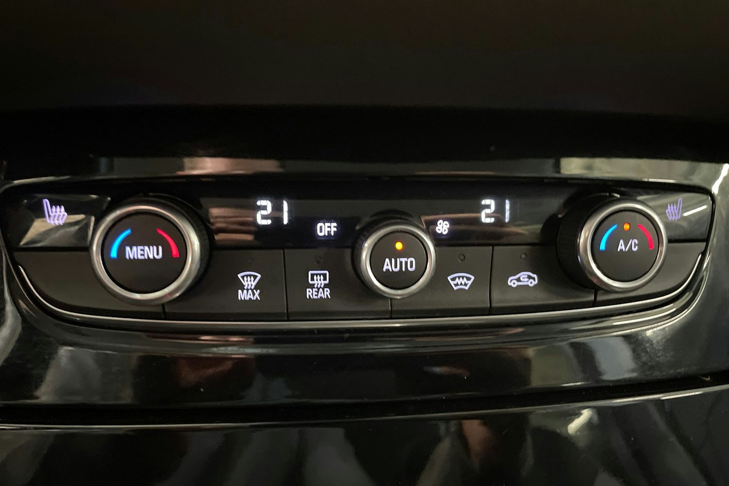 musta Opel Grandland X 2019 kuva 25.