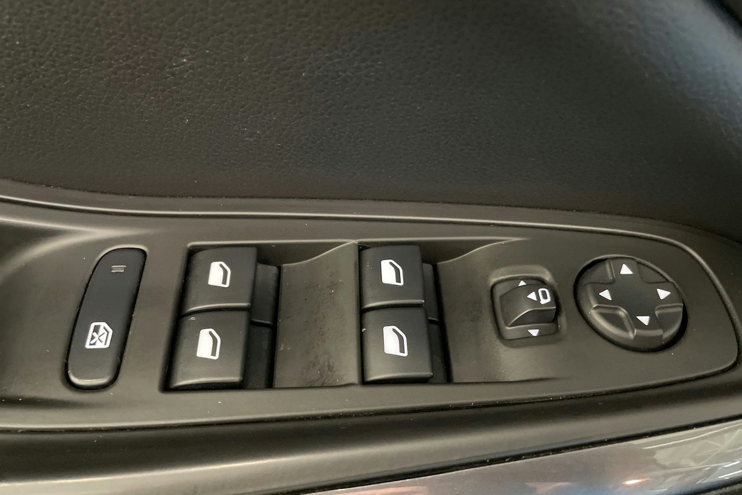 musta Opel Grandland X 2019 kuva 29.