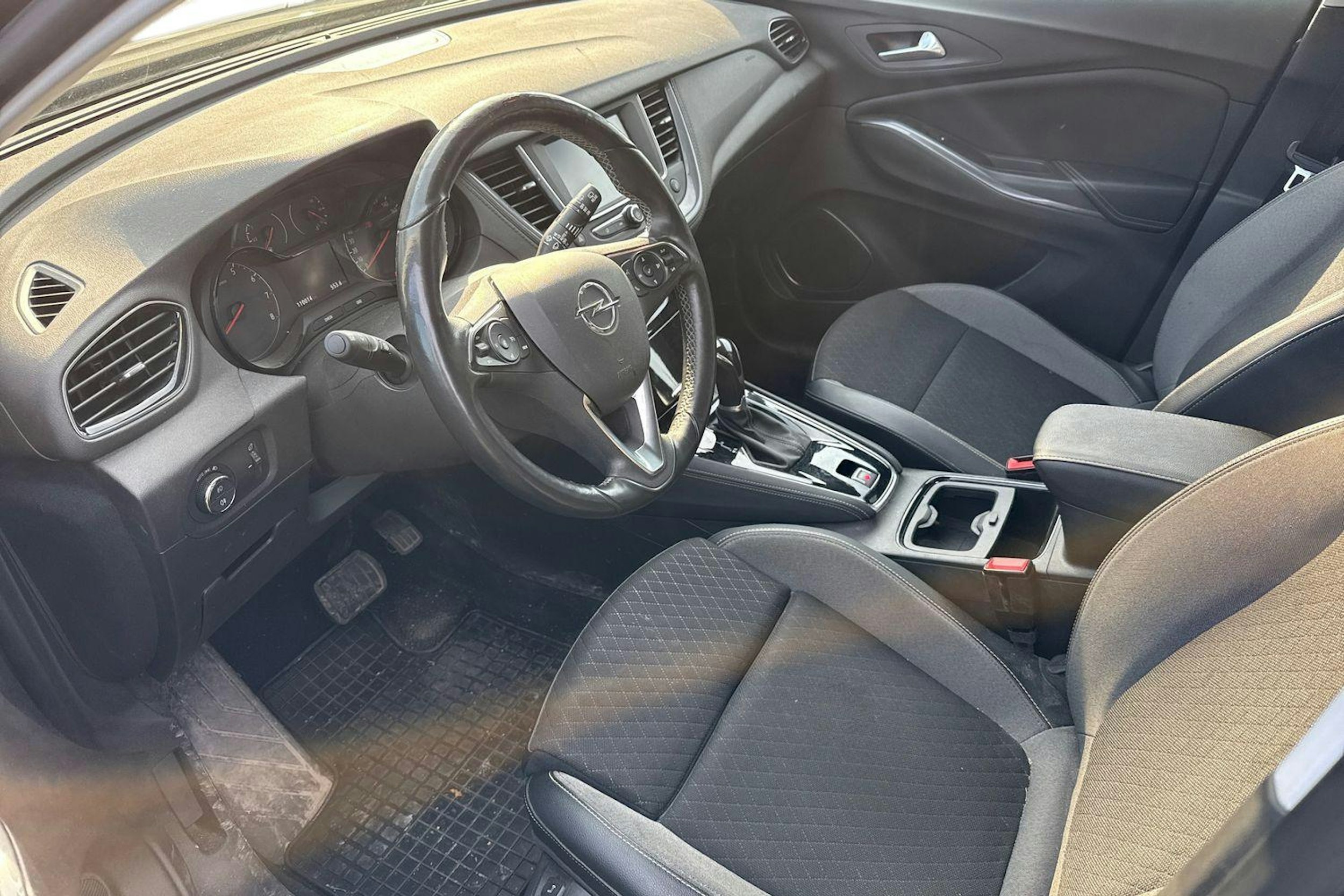 Harmaa Opel Grandland X 2019 kuva 3.