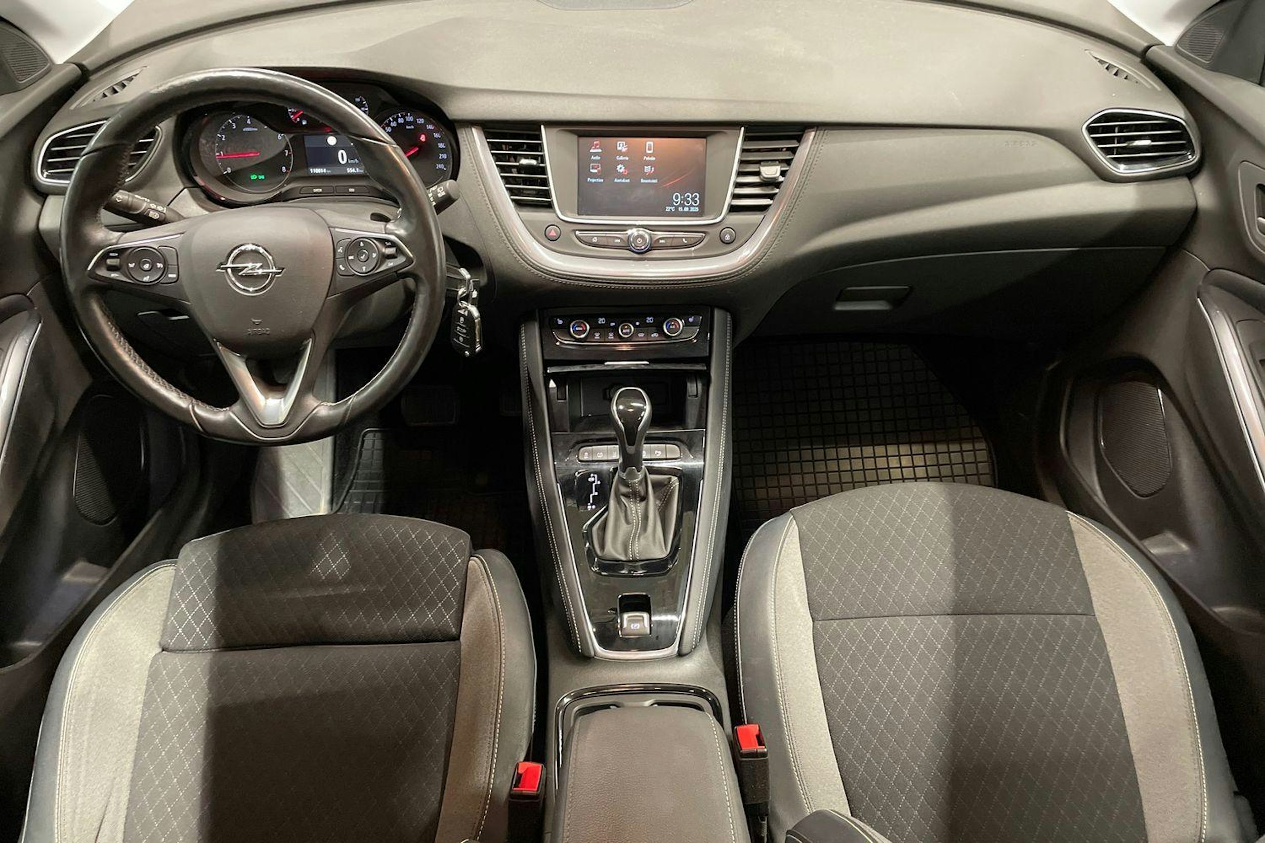 Harmaa Opel Grandland X 2019 kuva 9.
