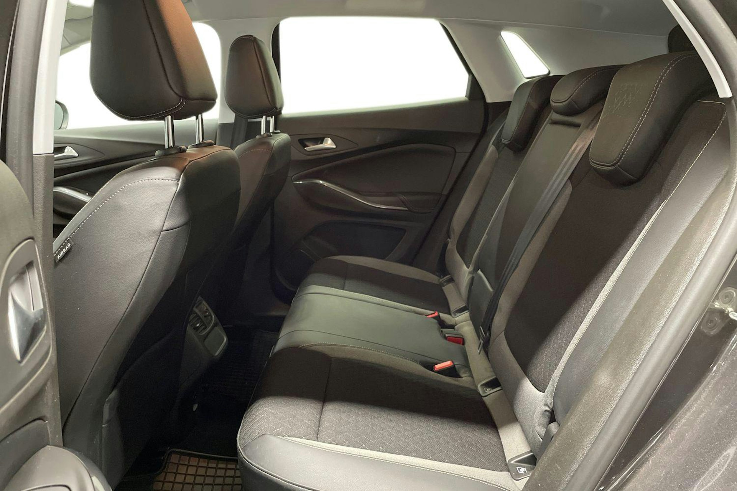 Harmaa Opel Grandland X 2019 kuva 10.