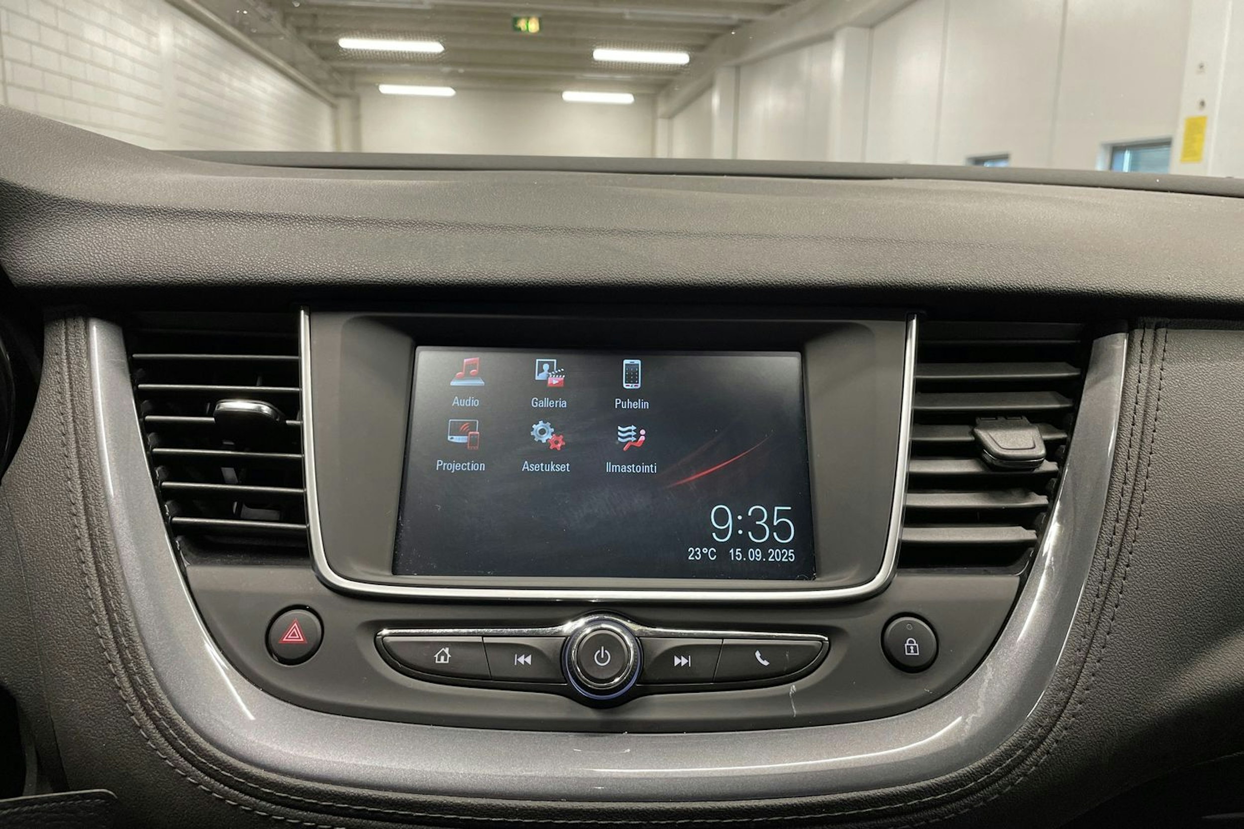 Harmaa Opel Grandland X 2019 kuva 17.