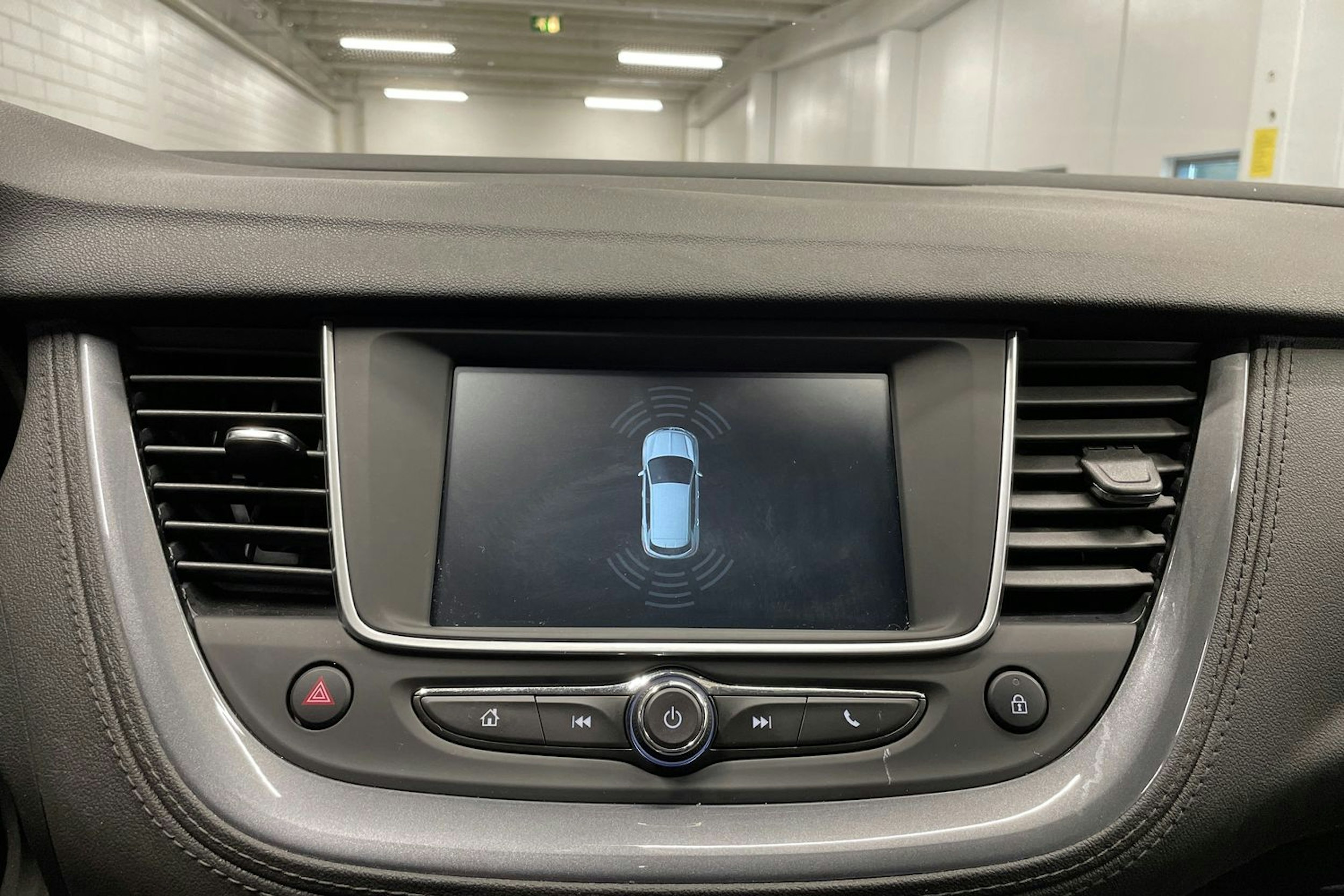 Harmaa Opel Grandland X 2019 kuva 19.
