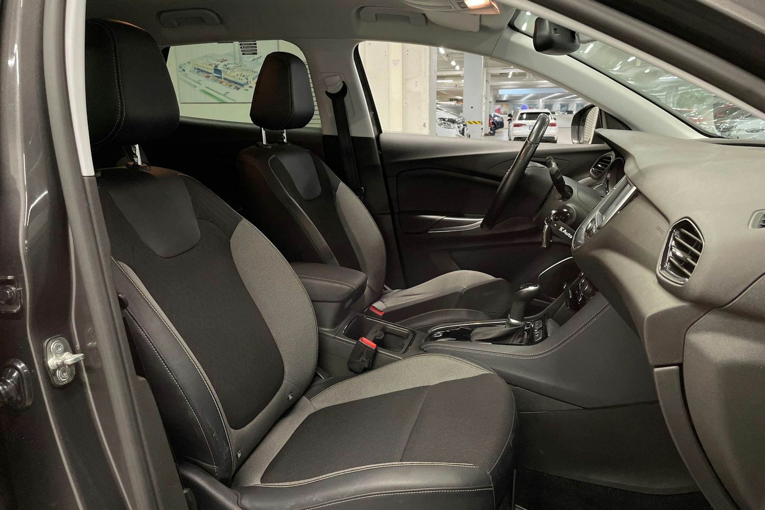 Harmaa Opel Grandland X 2019 kuva 25.
