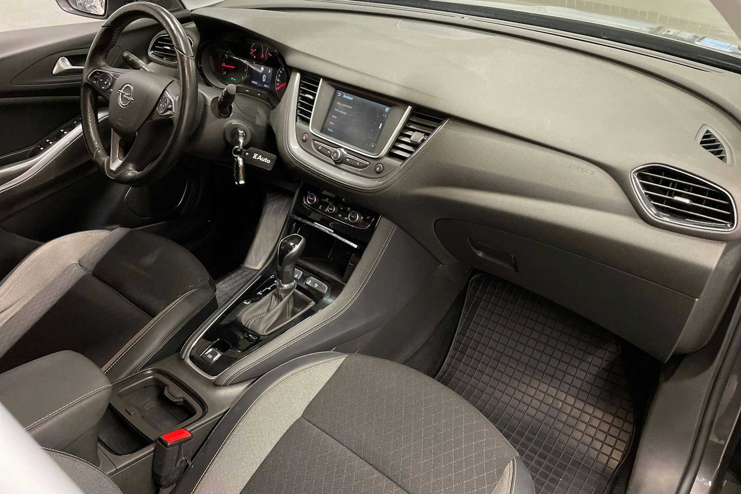 Harmaa Opel Grandland X 2019 kuva 26.
