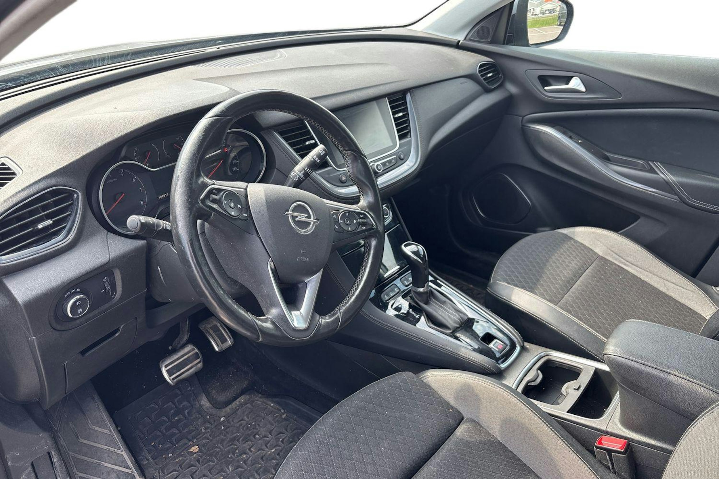 Harmaa Opel Grandland X 2019 kuva 3.