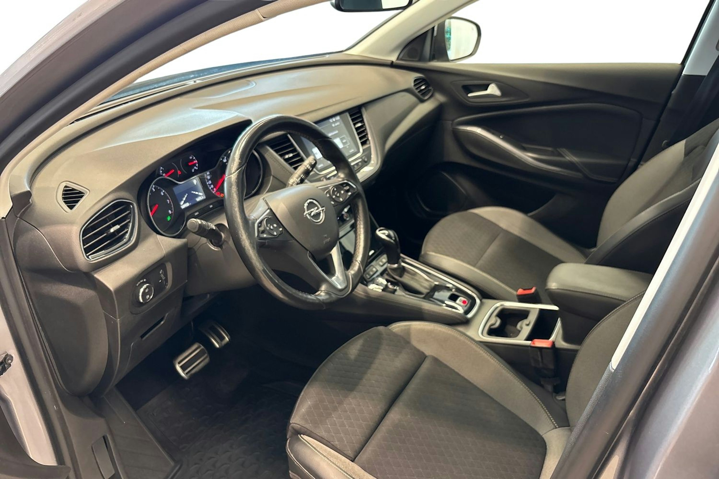 Harmaa Opel Grandland X 2019 kuva 6.