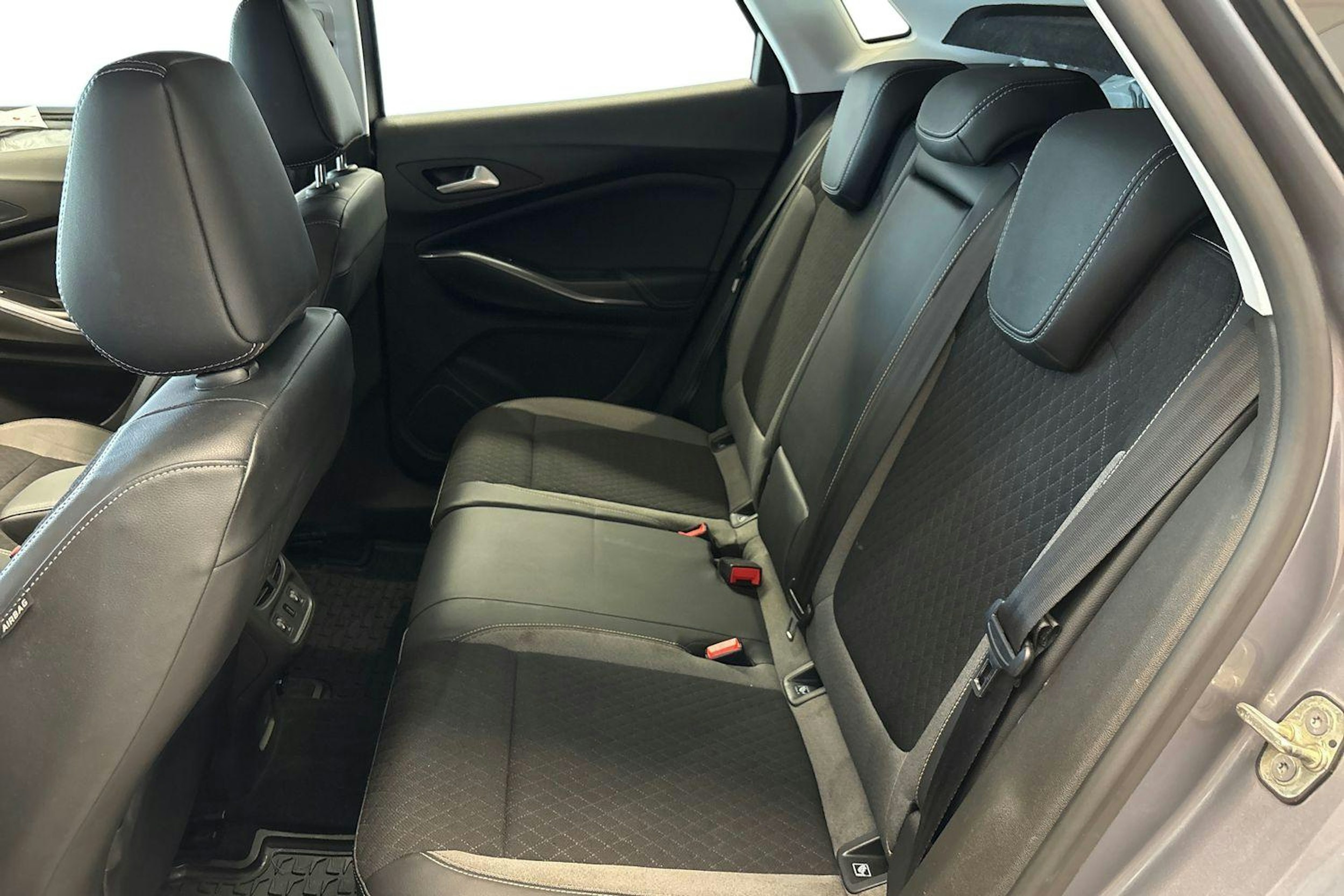 Harmaa Opel Grandland X 2019 kuva 8.