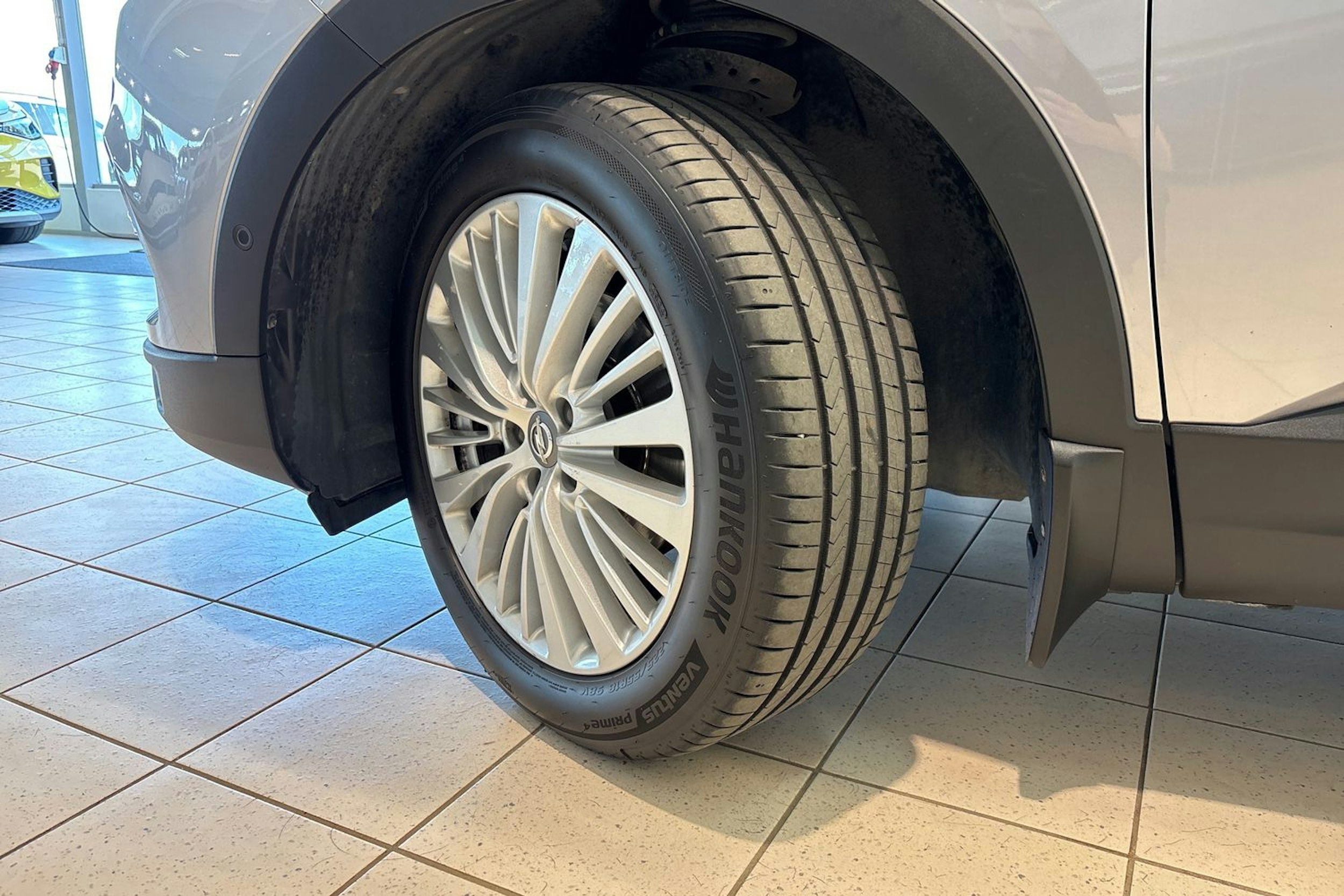 Harmaa Opel Grandland X 2019 kuva 10.