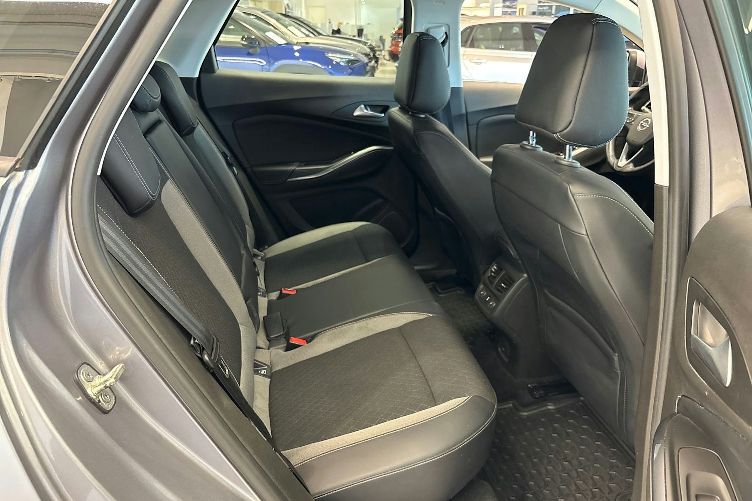 Harmaa Opel Grandland X 2019 kuva 20.