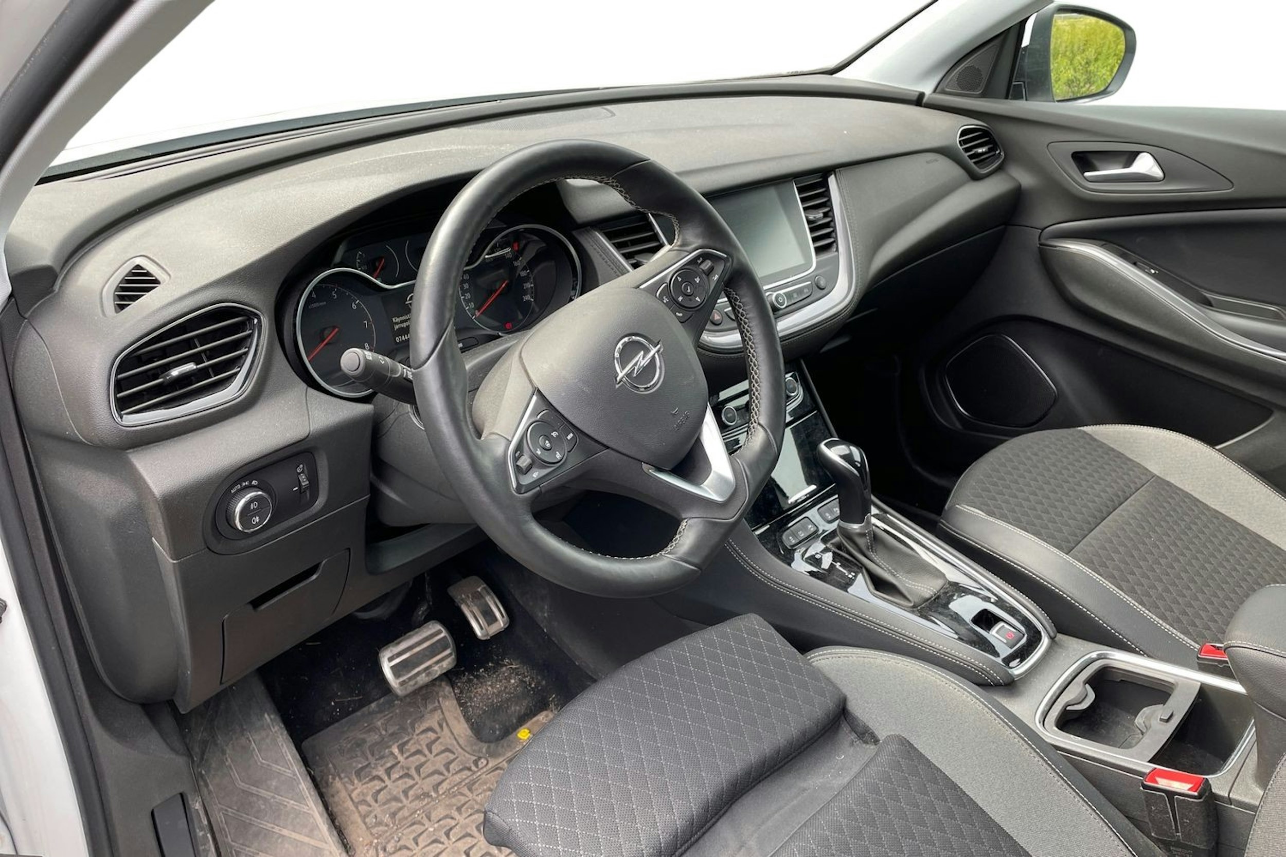valkoinen Opel Grandland X 2020 kuva 3.