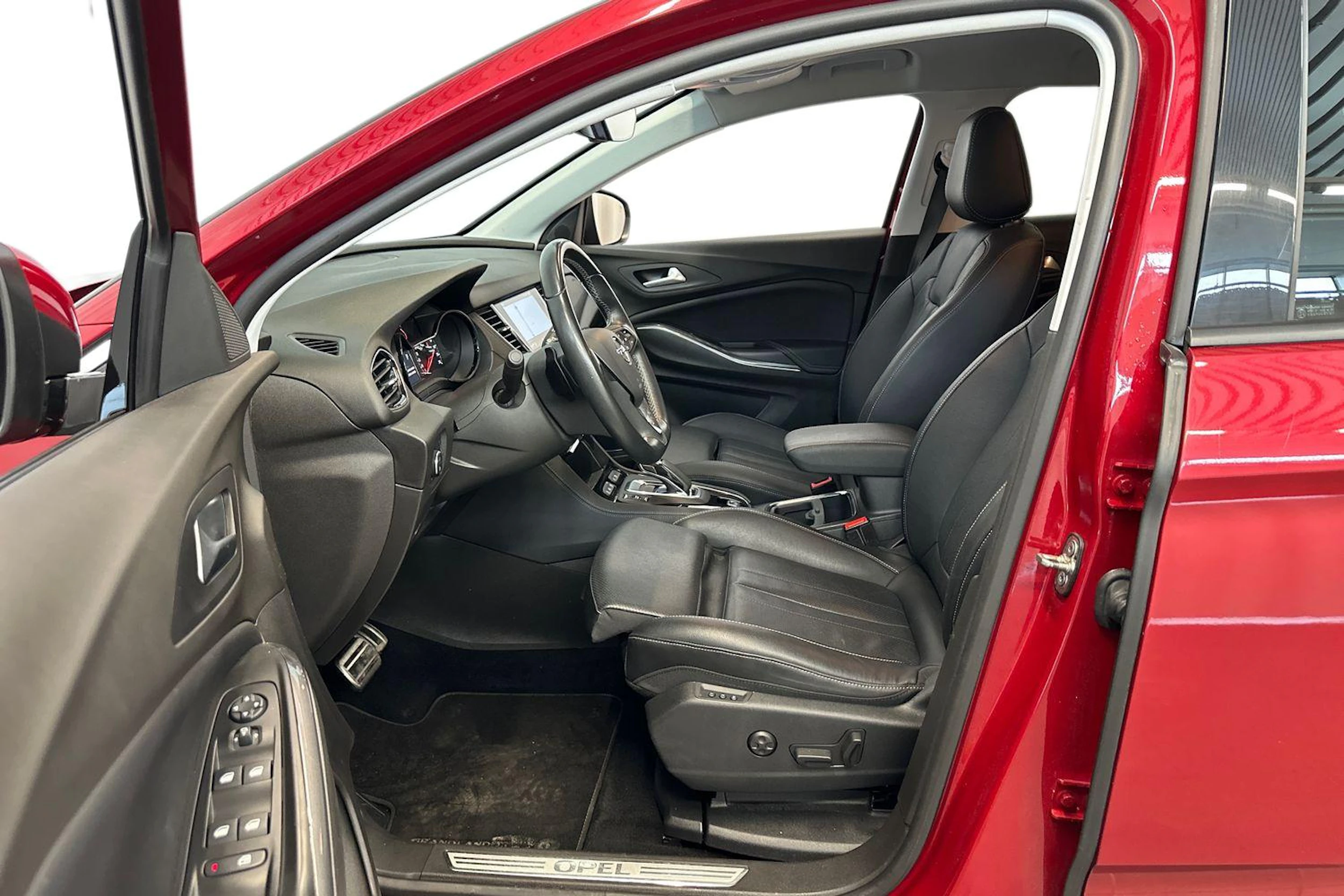 punainen Opel Grandland X 2020 kuva 9.