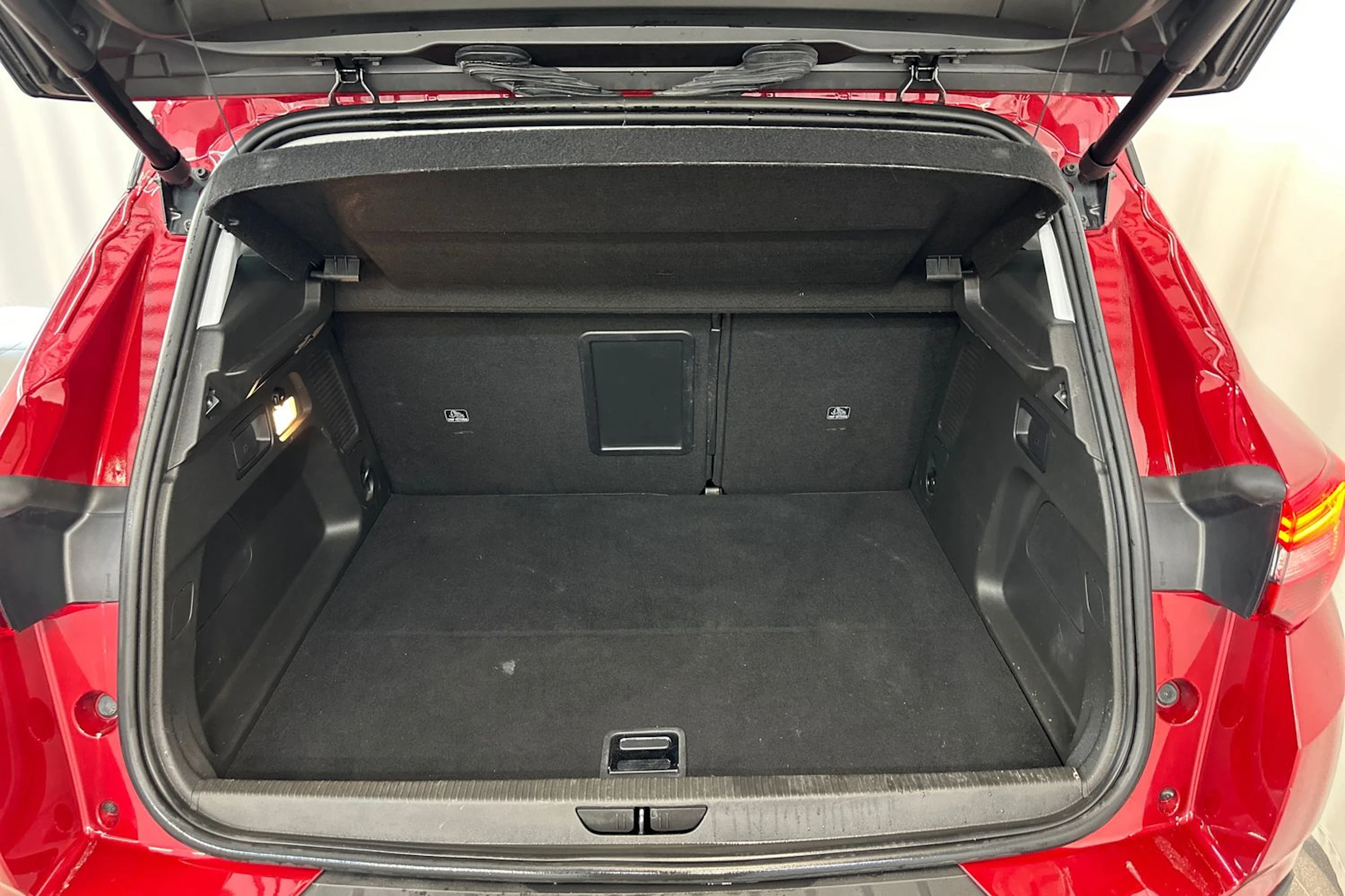 punainen Opel Grandland X 2020 kuva 11.