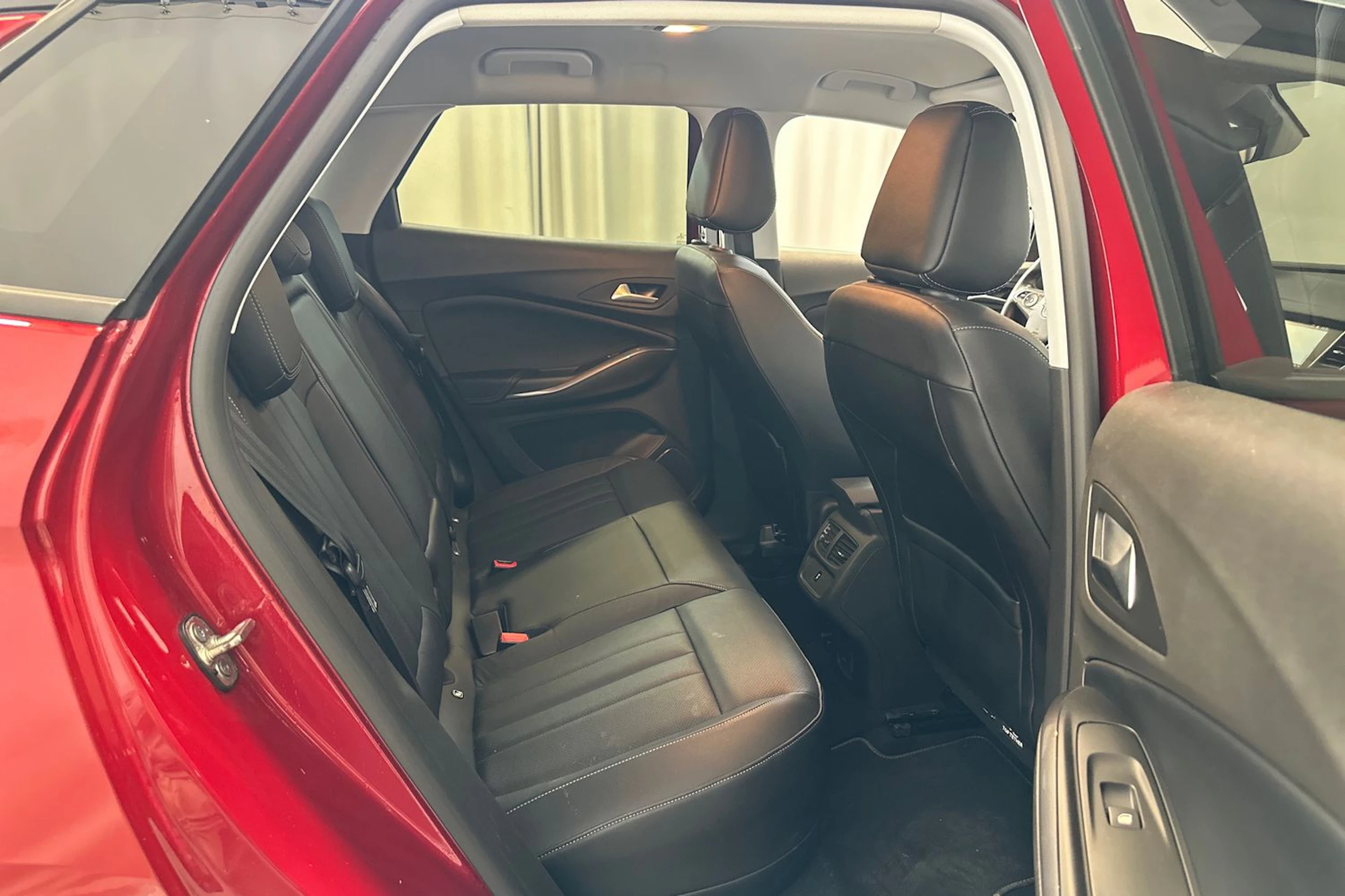 punainen Opel Grandland X 2020 kuva 12.