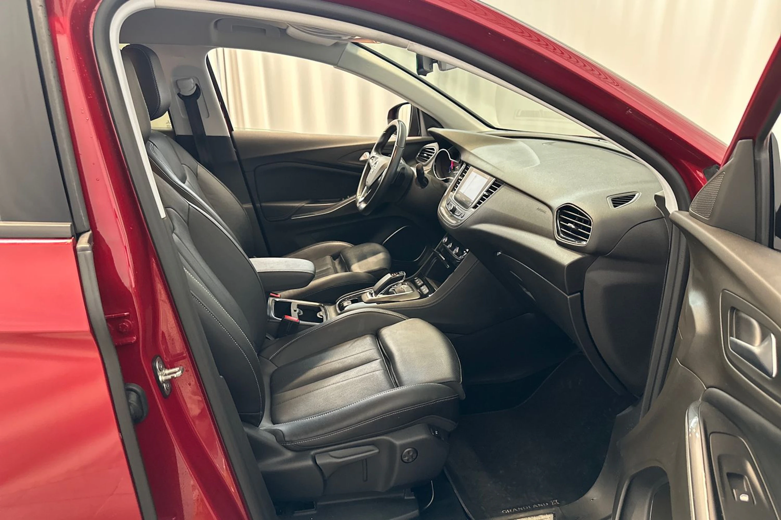 punainen Opel Grandland X 2020 kuva 13.