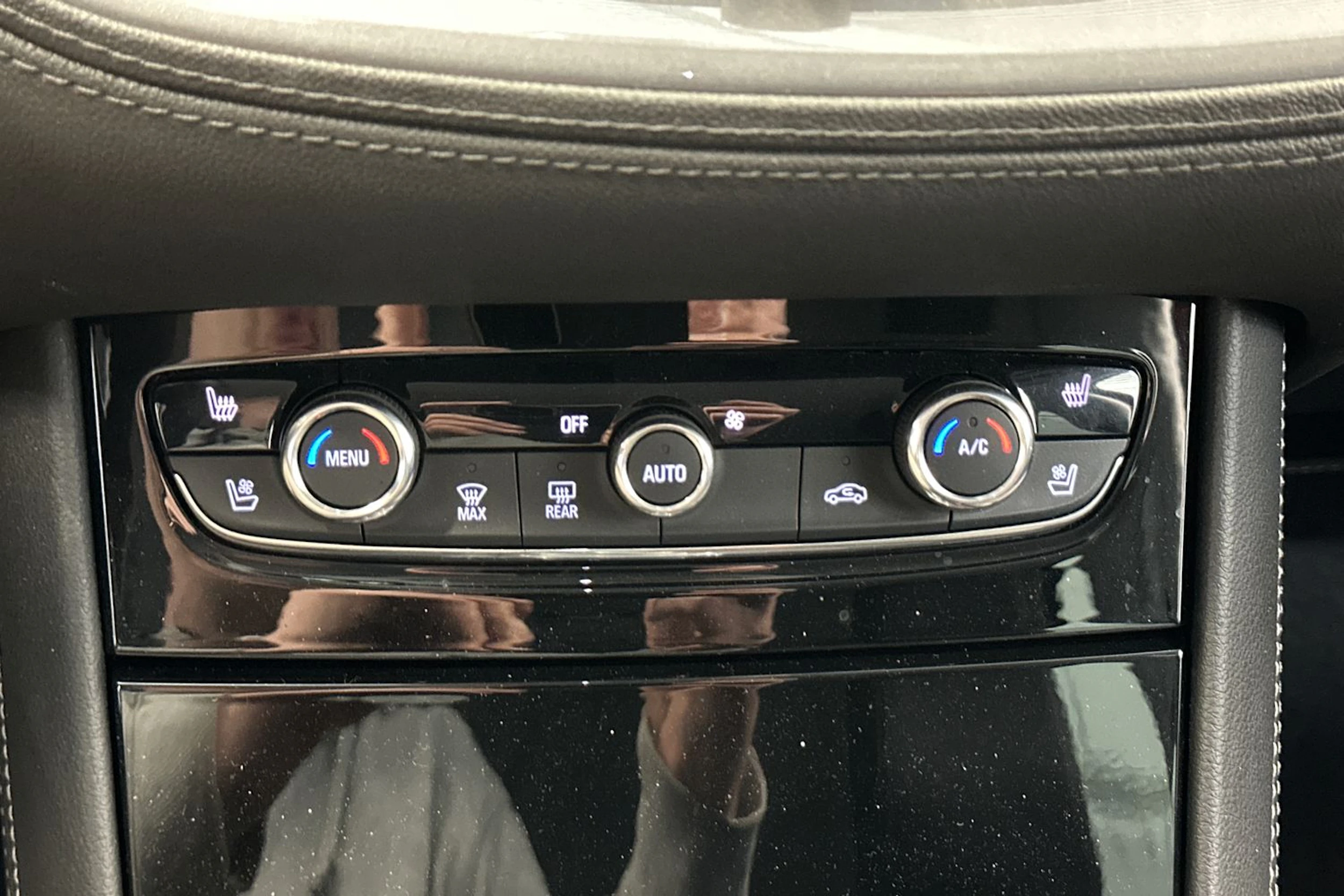 punainen Opel Grandland X 2020 kuva 23.