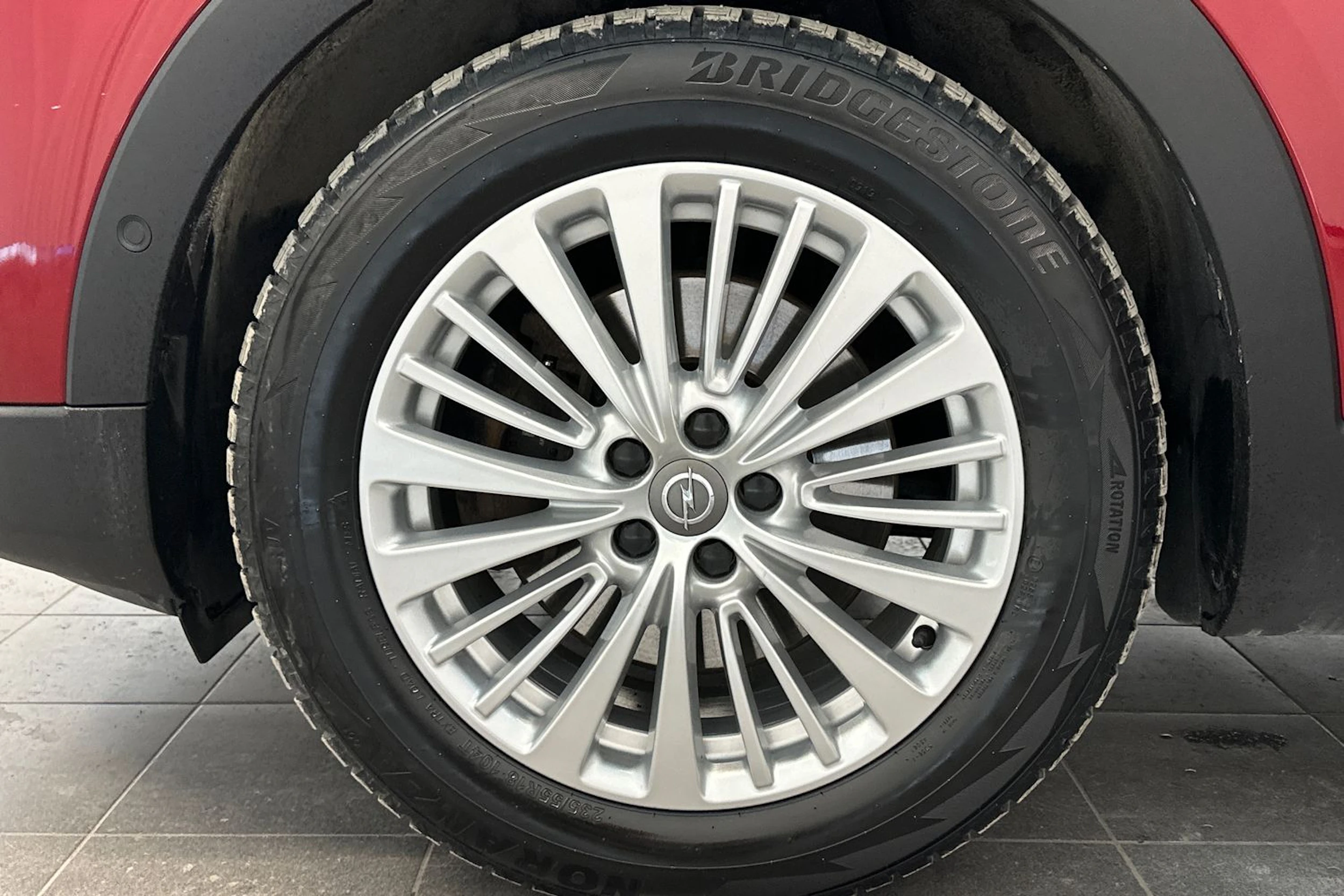 punainen Opel Grandland X 2020 kuva 24.