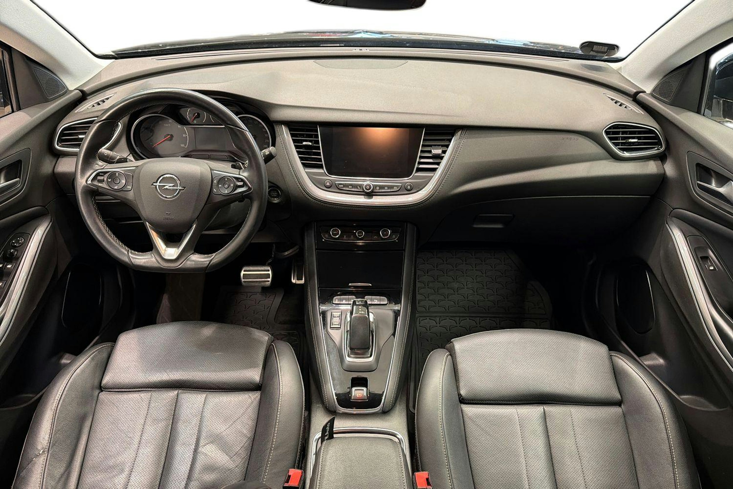 musta Opel Grandland X 2020 kuva 9.