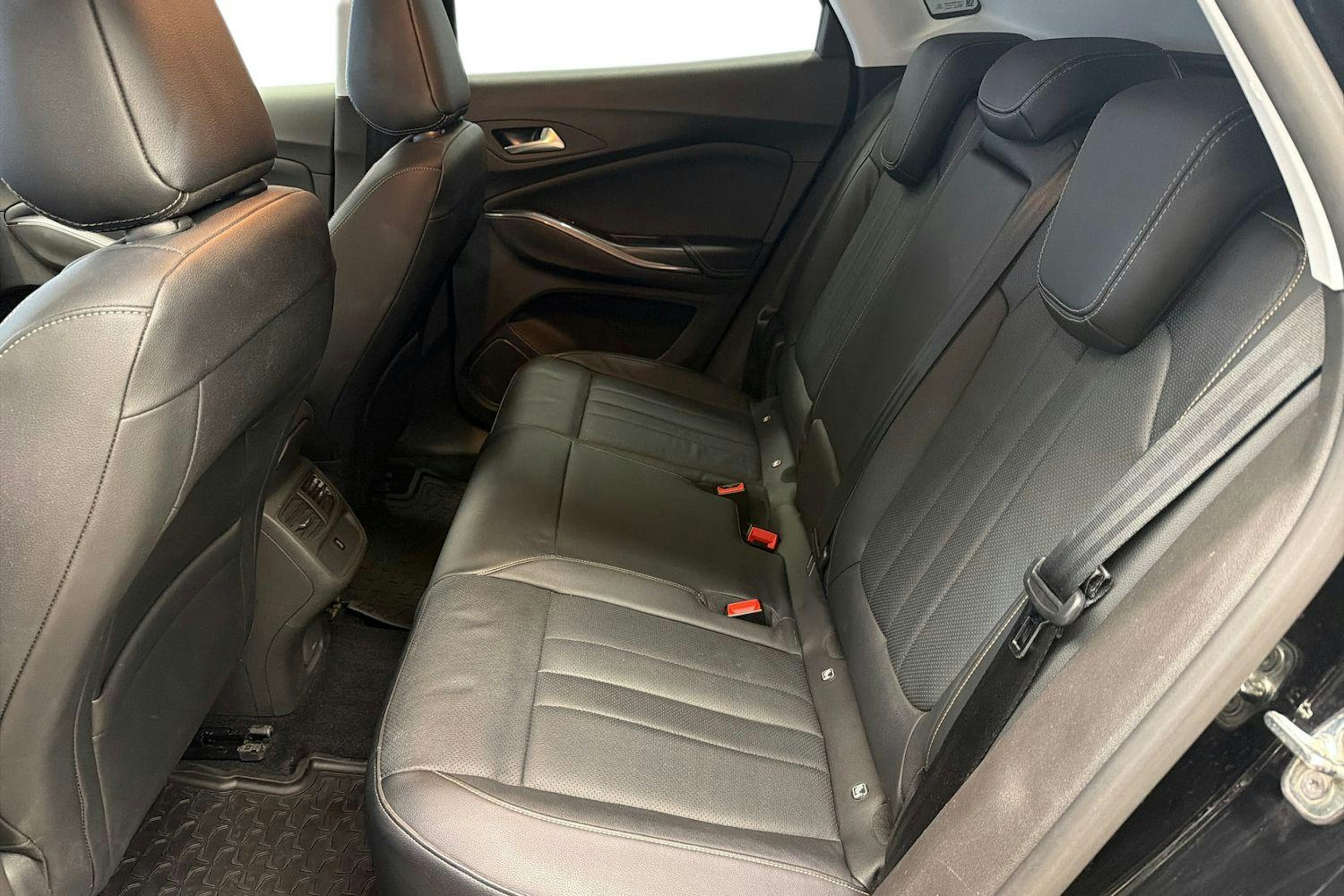 musta Opel Grandland X 2020 kuva 10.