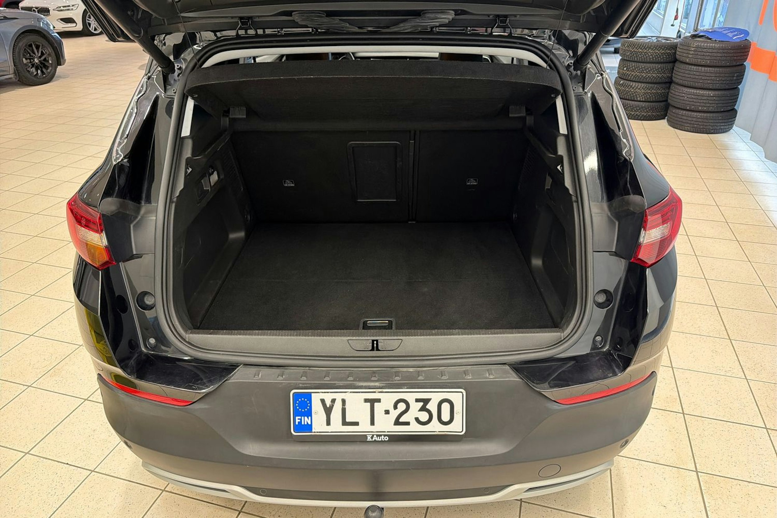 musta Opel Grandland X 2020 kuva 19.