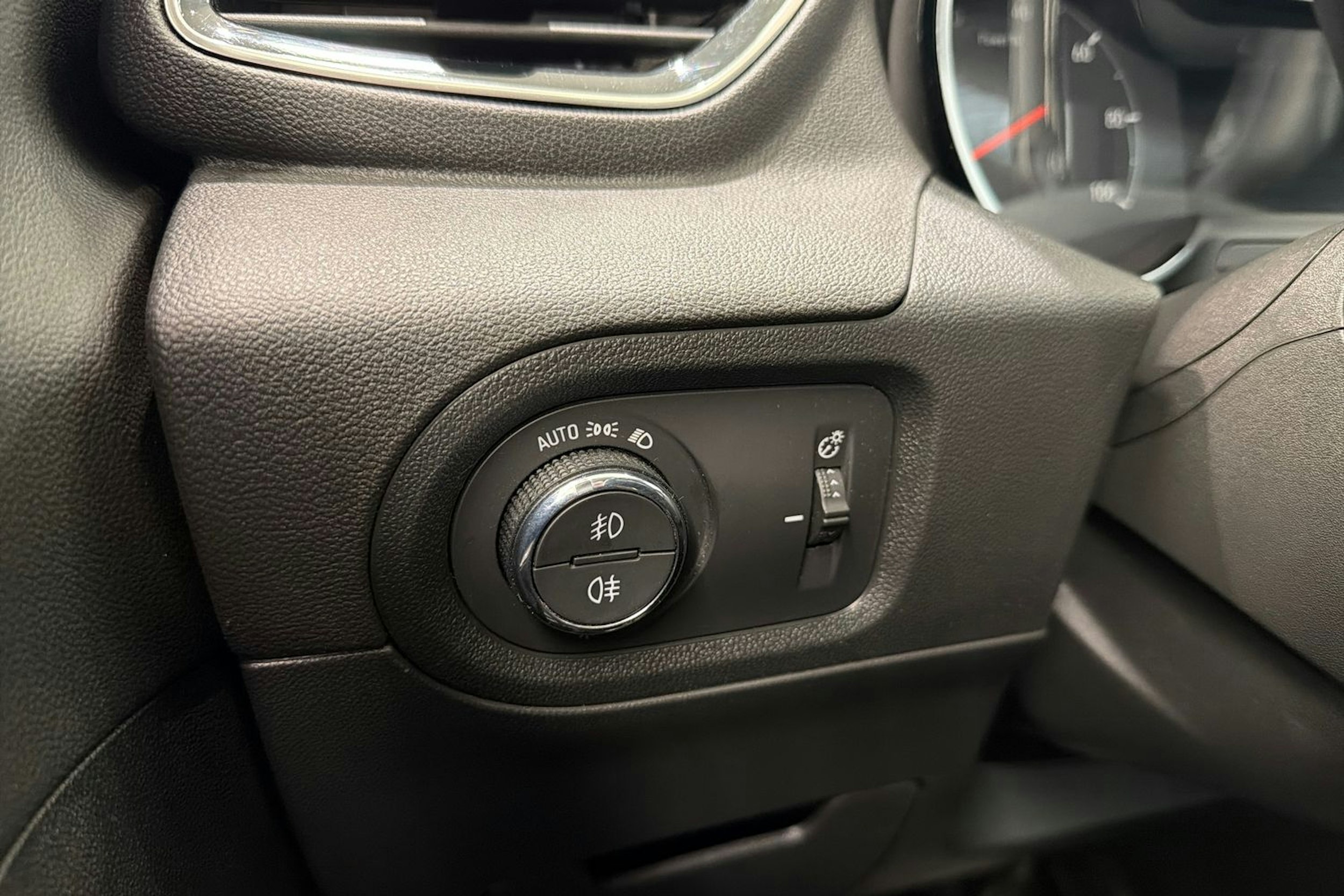 musta Opel Grandland X 2020 kuva 22.