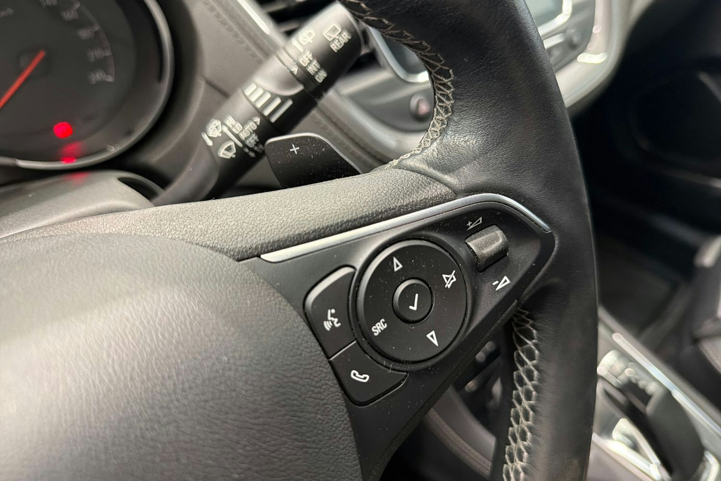 musta Opel Grandland X 2020 kuva 24.