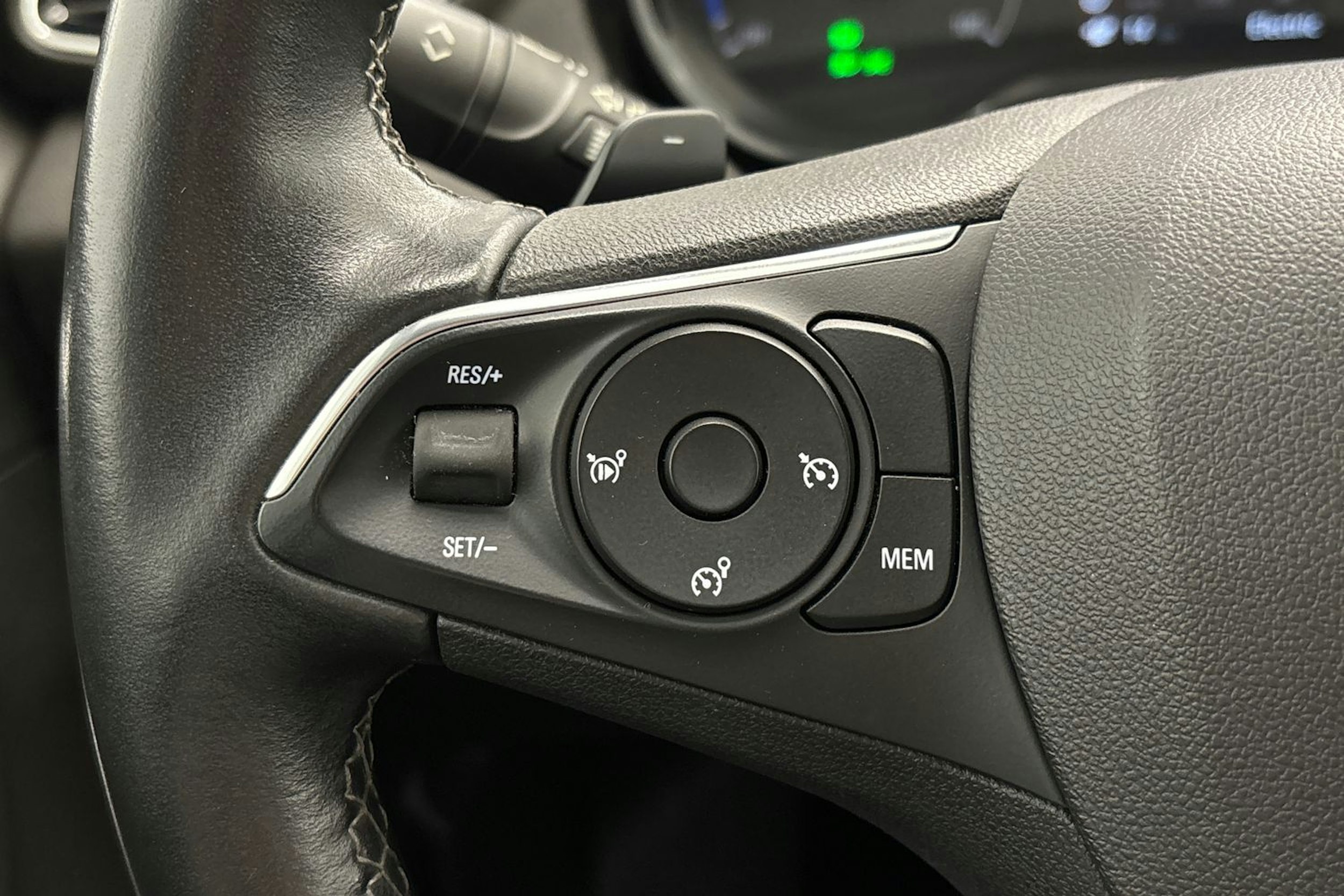 valkoinen Opel Grandland X 2020 kuva 15.