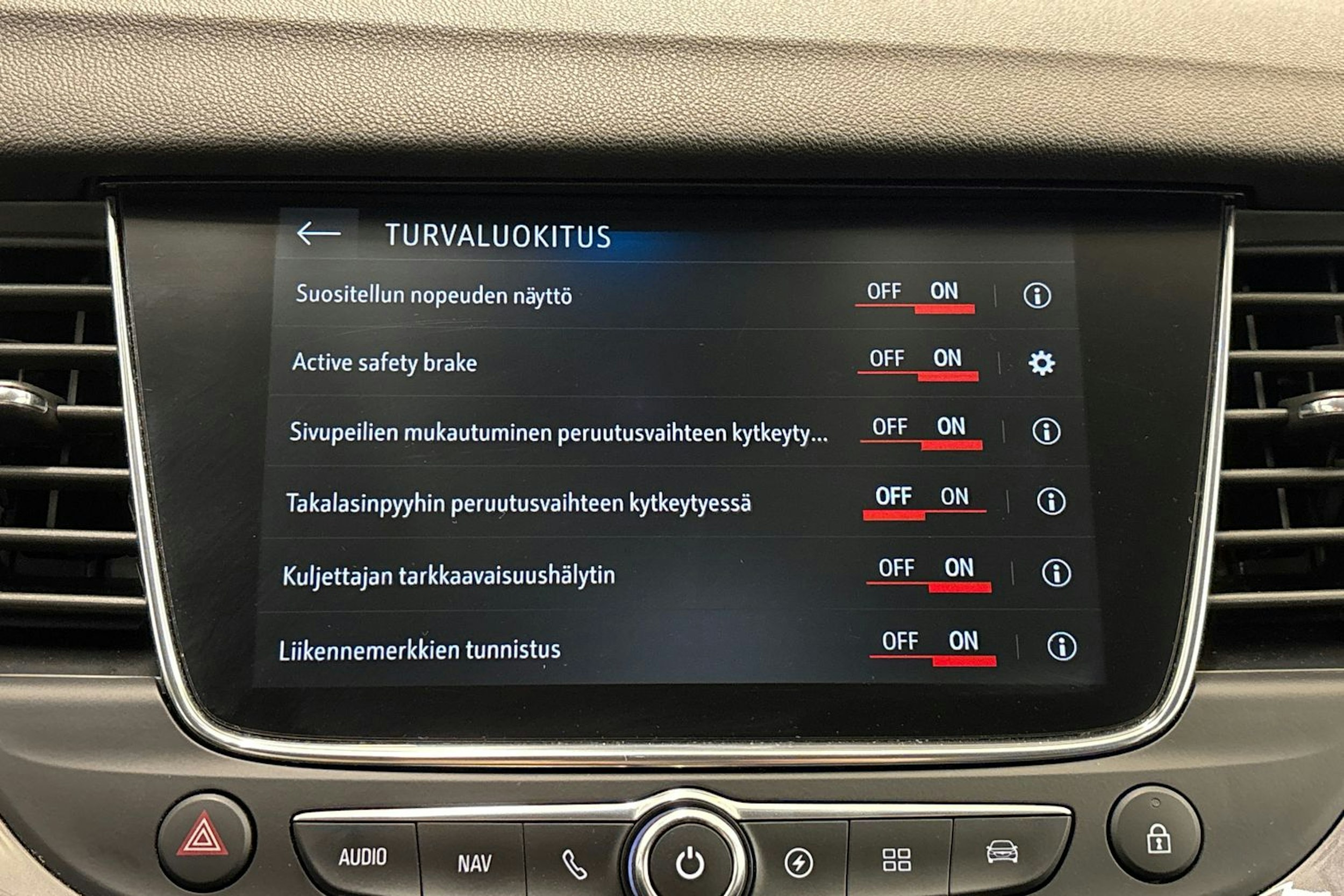 valkoinen Opel Grandland X 2020 kuva 20.