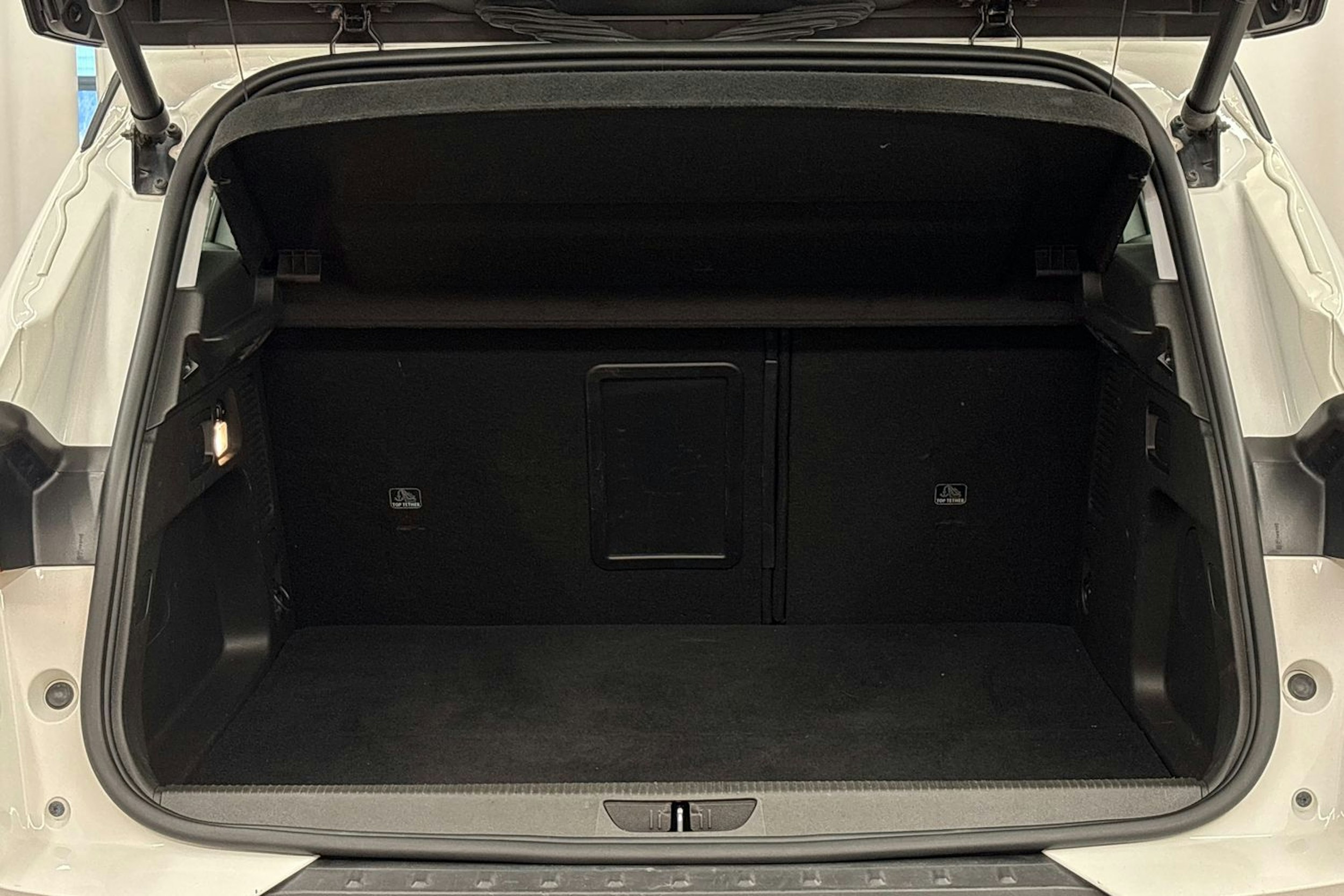 valkoinen Opel Grandland X 2020 kuva 23.