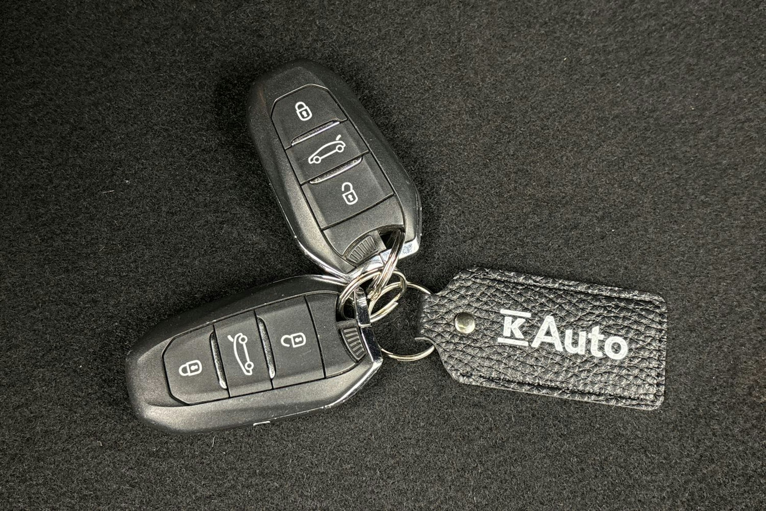 valkoinen Opel Grandland X 2020 kuva 25.