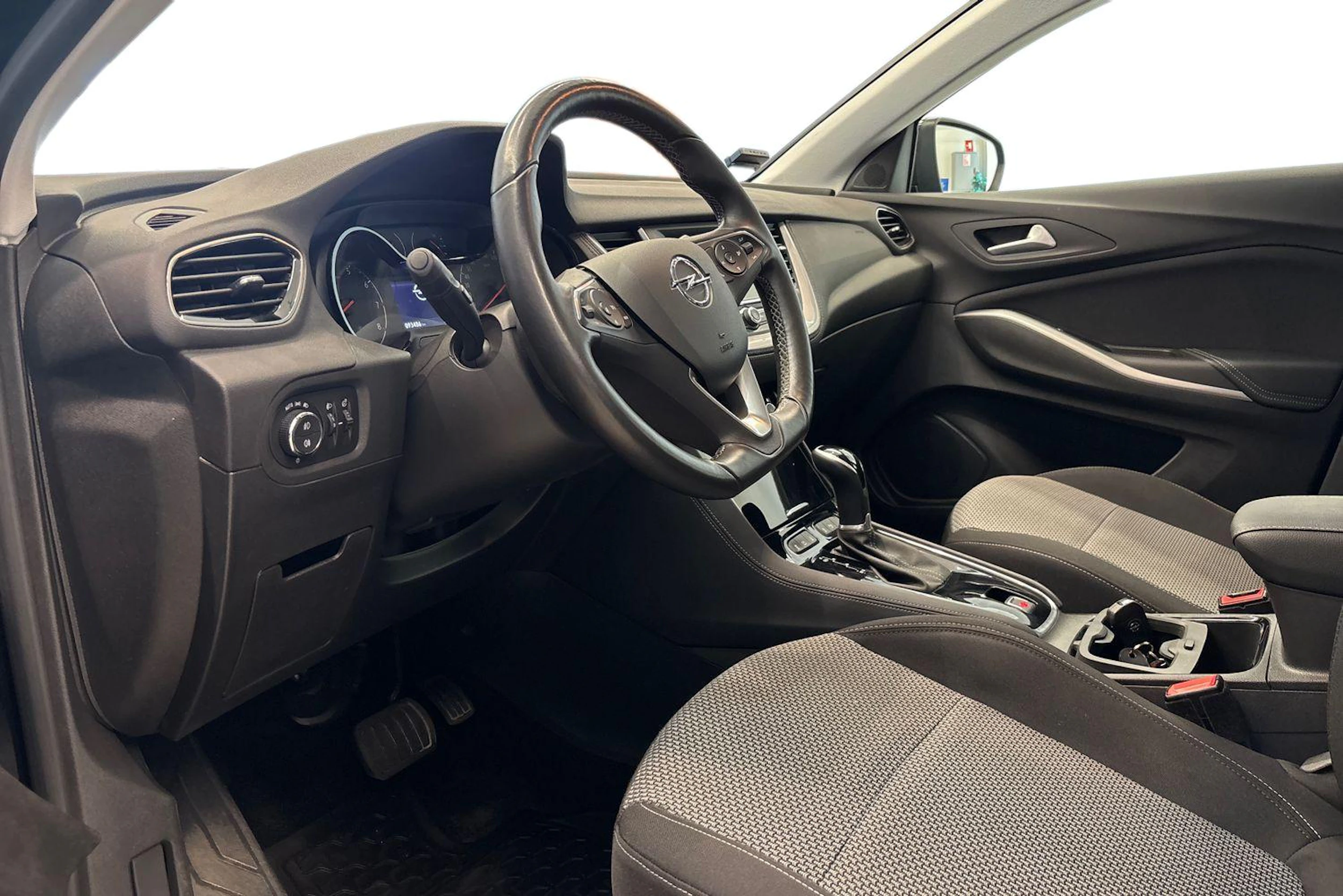 Musta Opel Grandland X 2020 kuva 6.