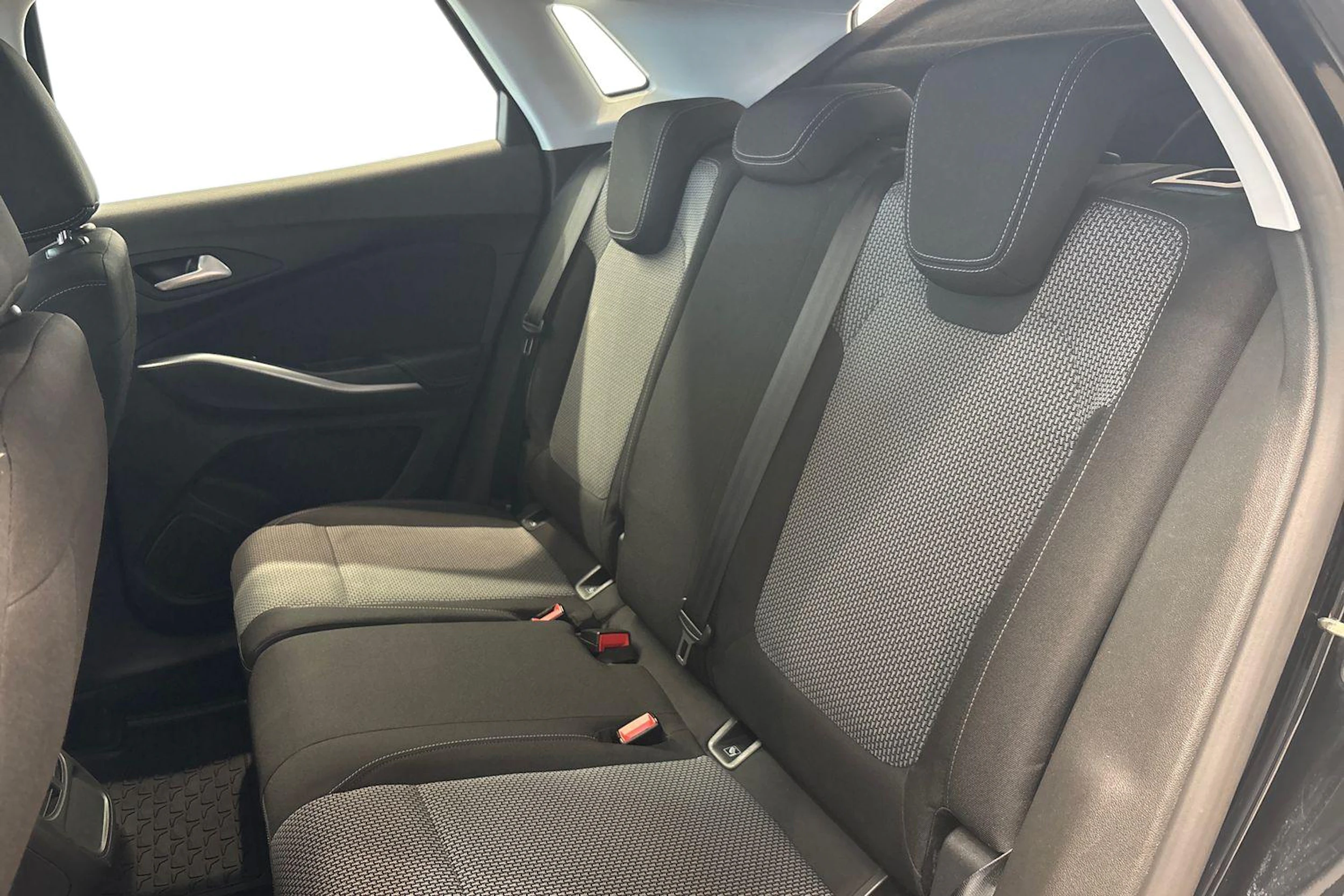 Musta Opel Grandland X 2020 kuva 8.