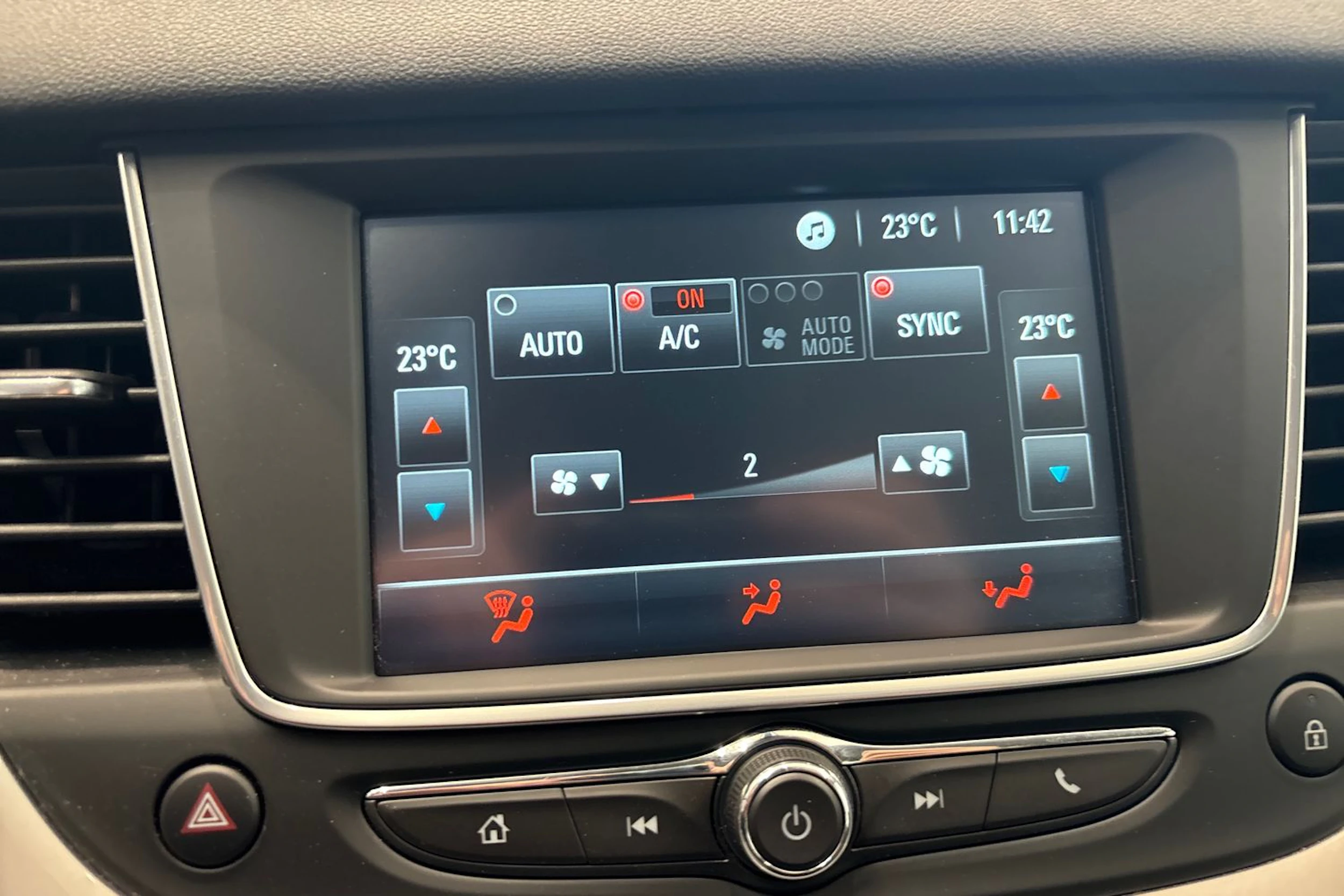 Musta Opel Grandland X 2020 kuva 20.