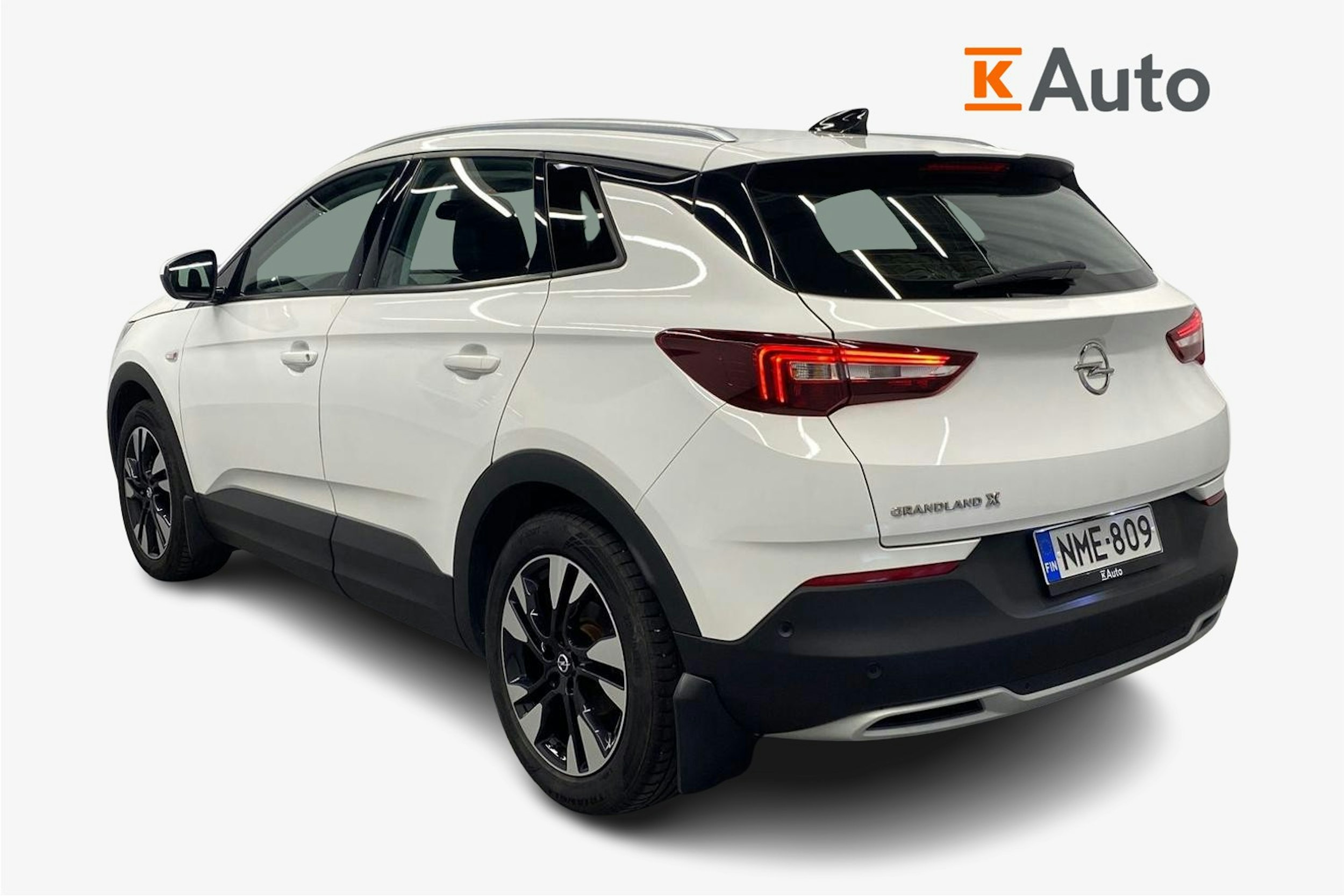 valkoinen Opel Grandland X 2021 kuva 2.