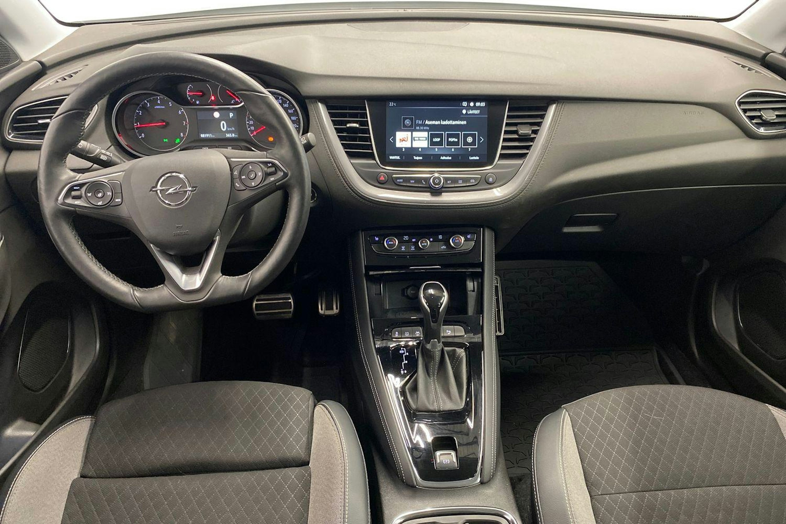 valkoinen Opel Grandland X 2021 kuva 9.