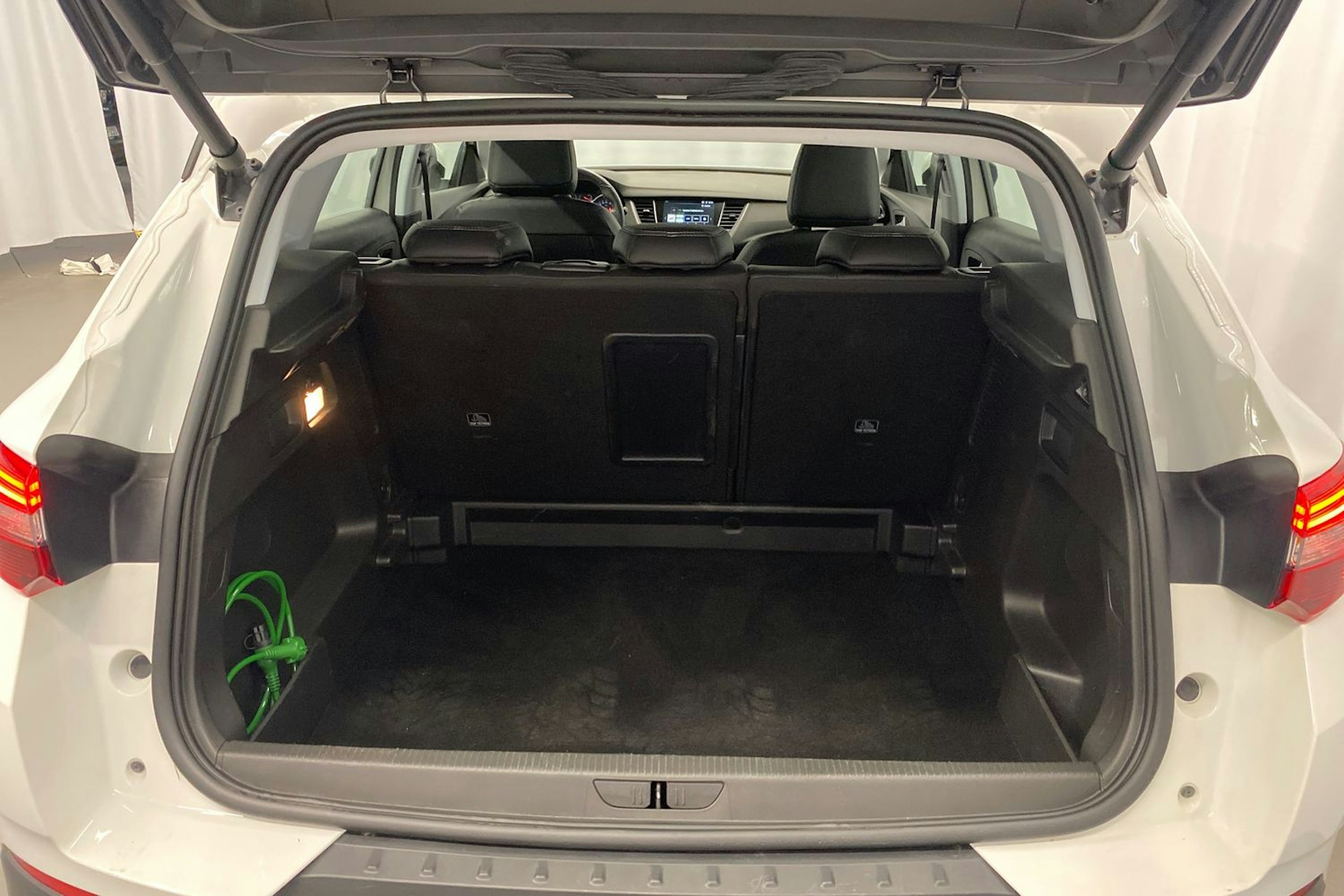 valkoinen Opel Grandland X 2021 kuva 14.