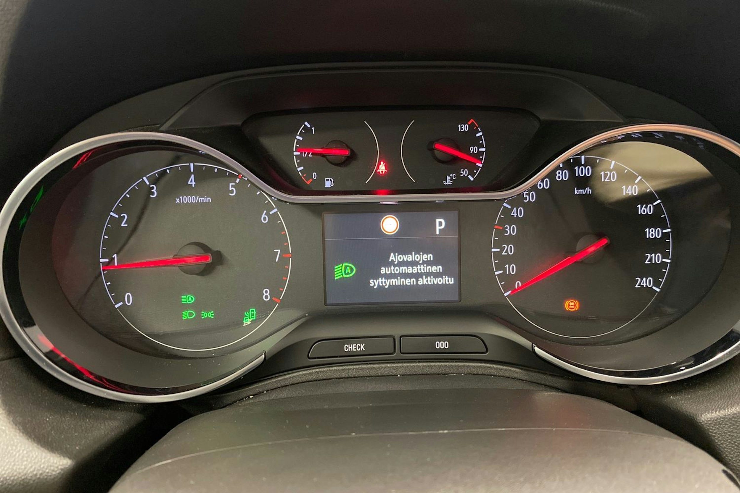 valkoinen Opel Grandland X 2021 kuva 17.