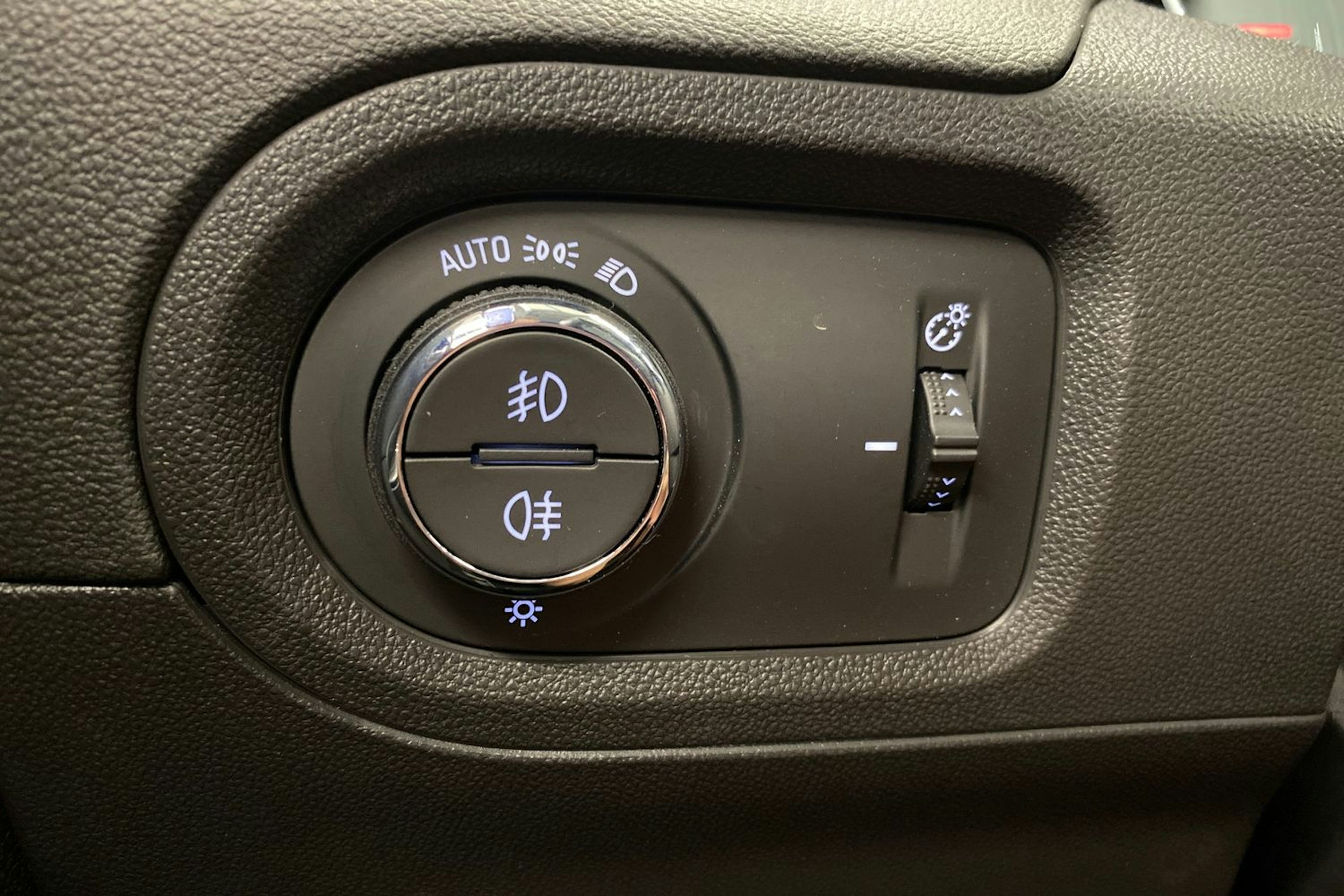 valkoinen Opel Grandland X 2021 kuva 26.