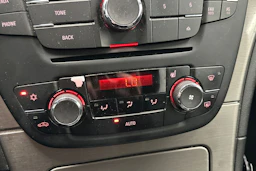 Harmaa Opel Insignia 2010 kuva 23.