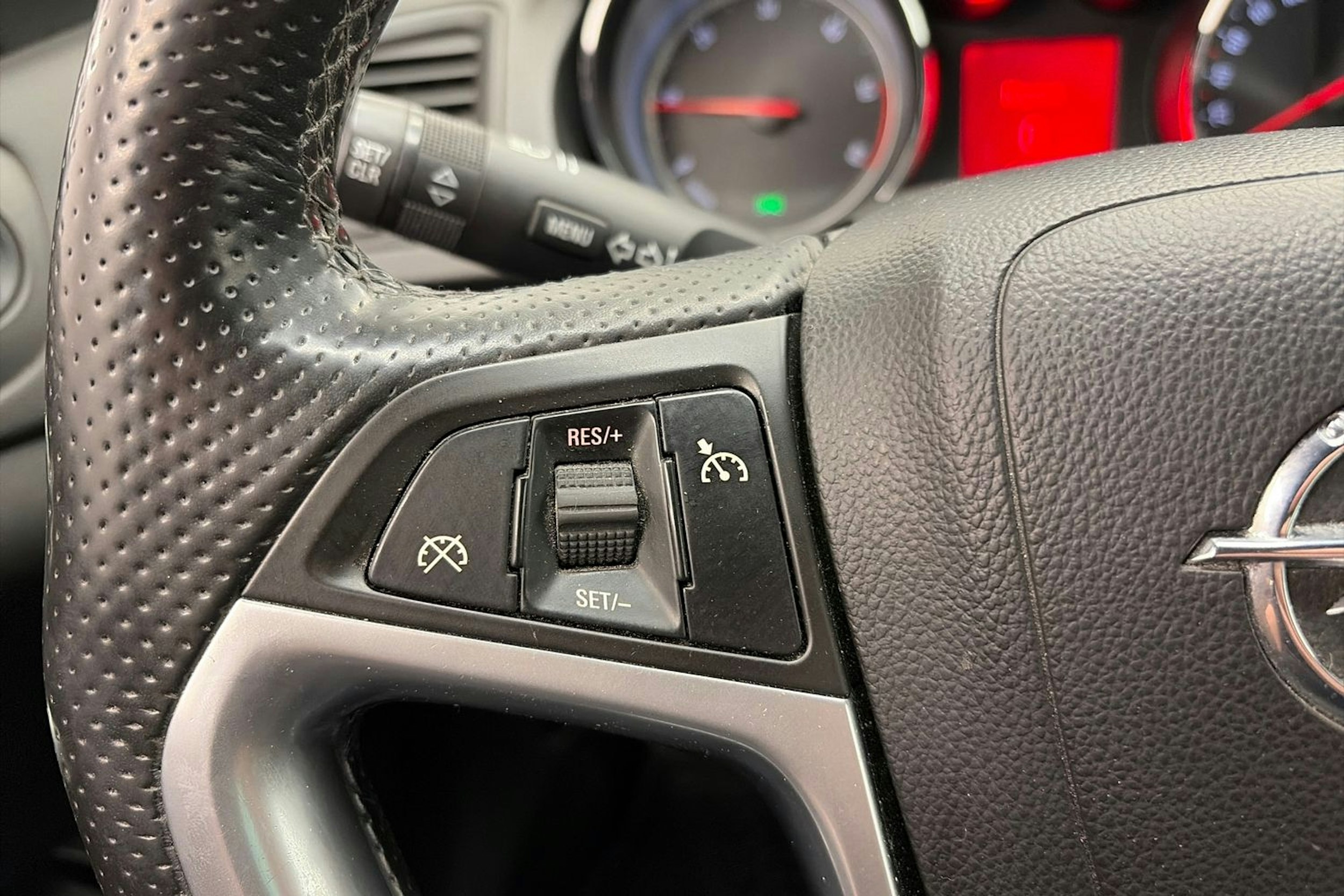 musta Opel Insignia 2011 kuva 17.