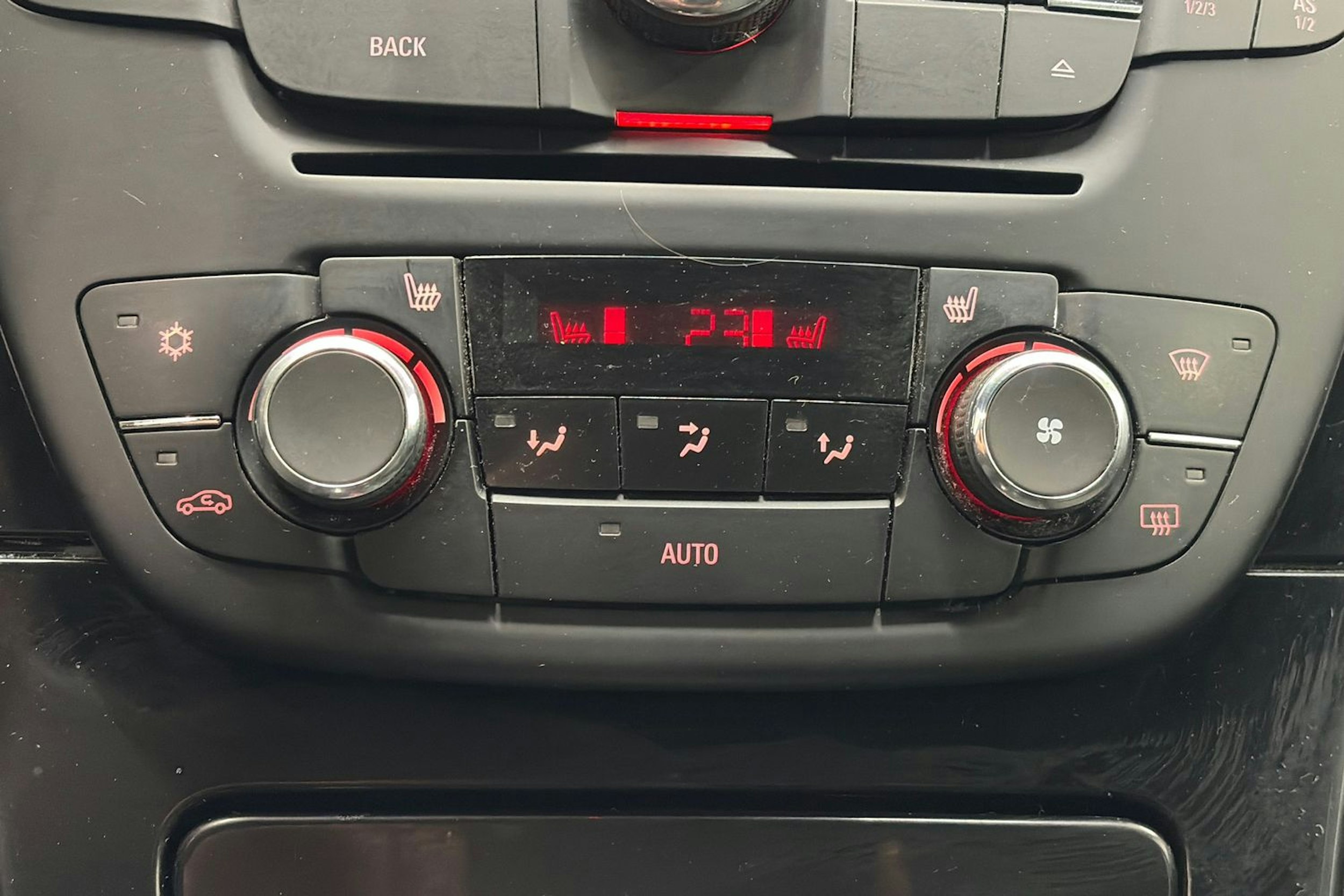 musta Opel Insignia 2011 kuva 21.