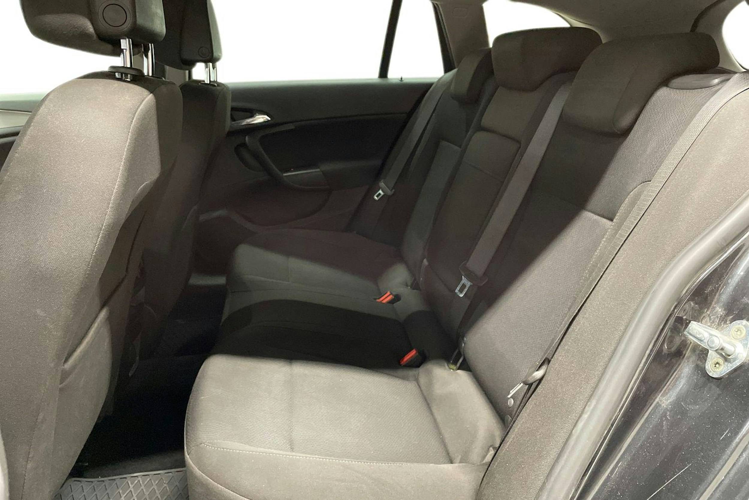 musta Opel Insignia 2011 kuva 10.