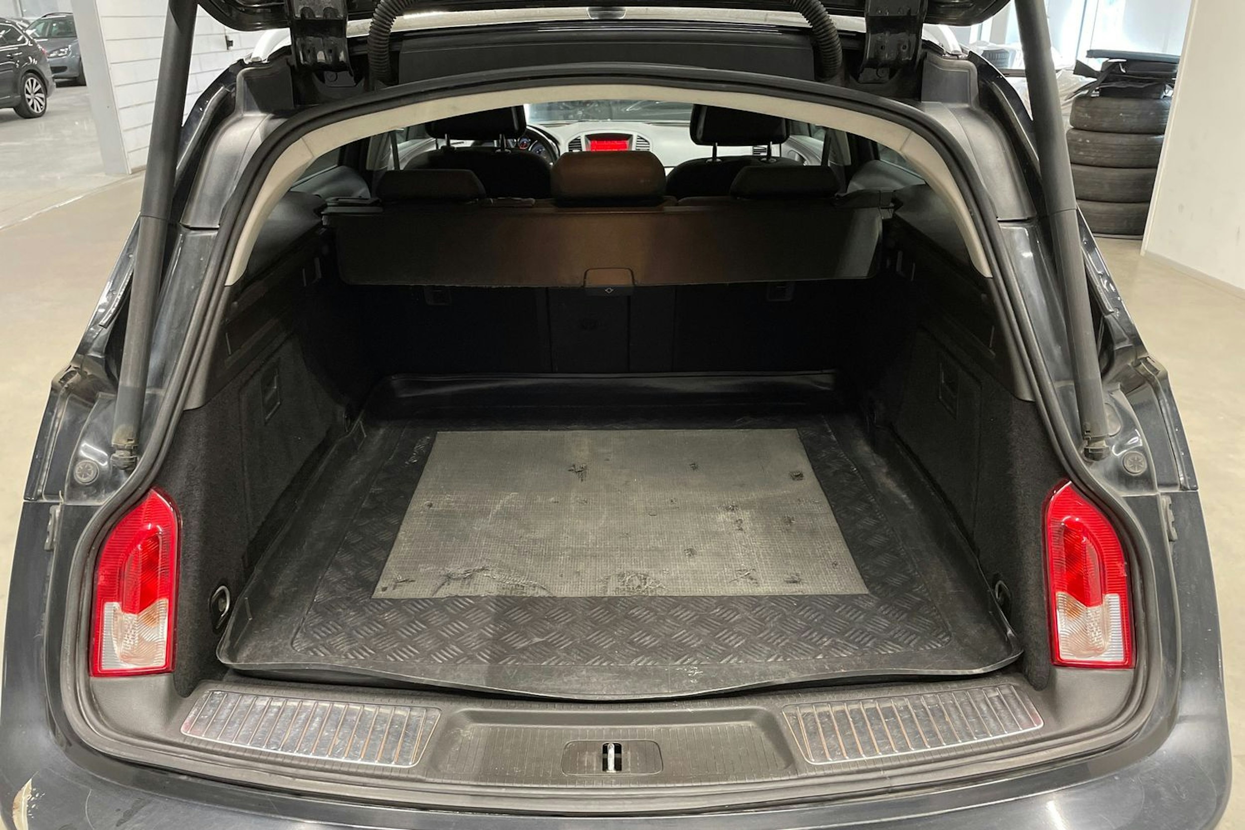 musta Opel Insignia 2011 kuva 15.