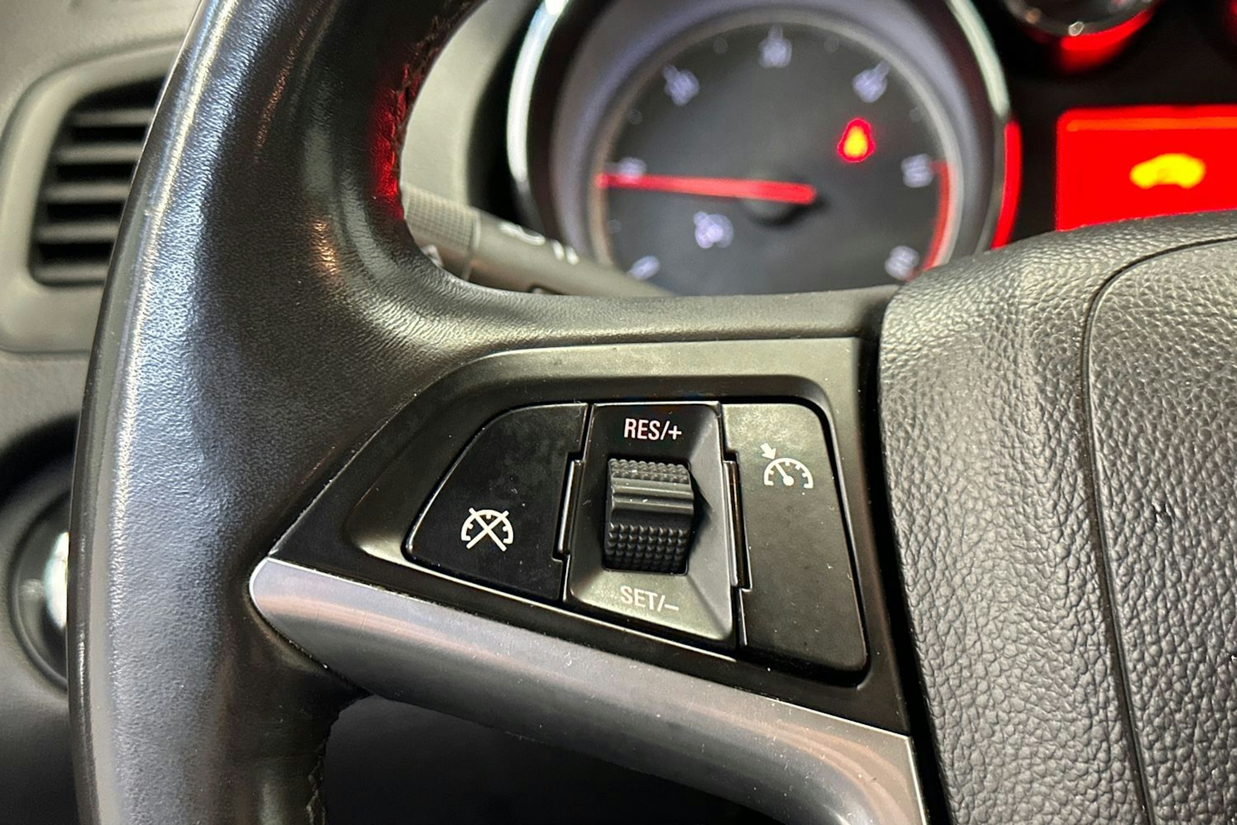 Harmaa Opel Insignia 2011 kuva 12.