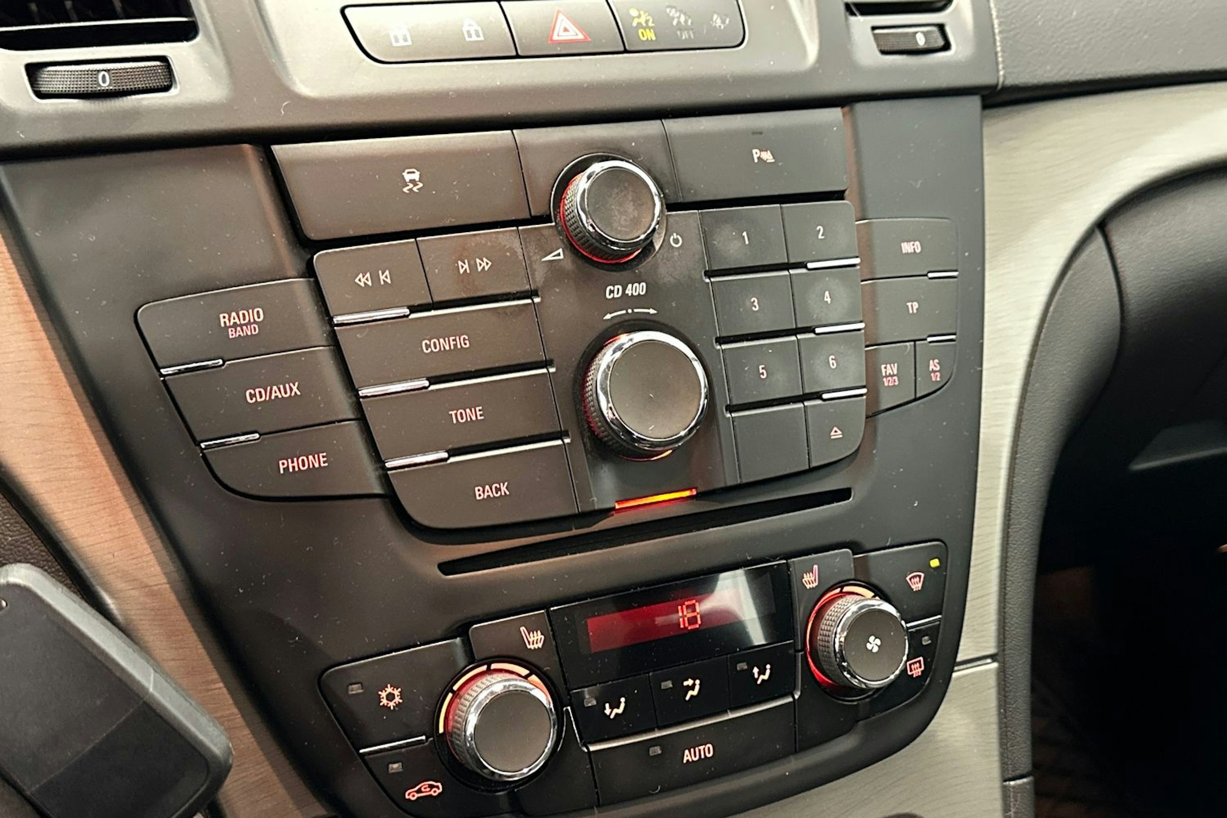 Harmaa Opel Insignia 2011 kuva 14.