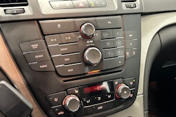 Harmaa Opel Insignia 2011 kuva 14.